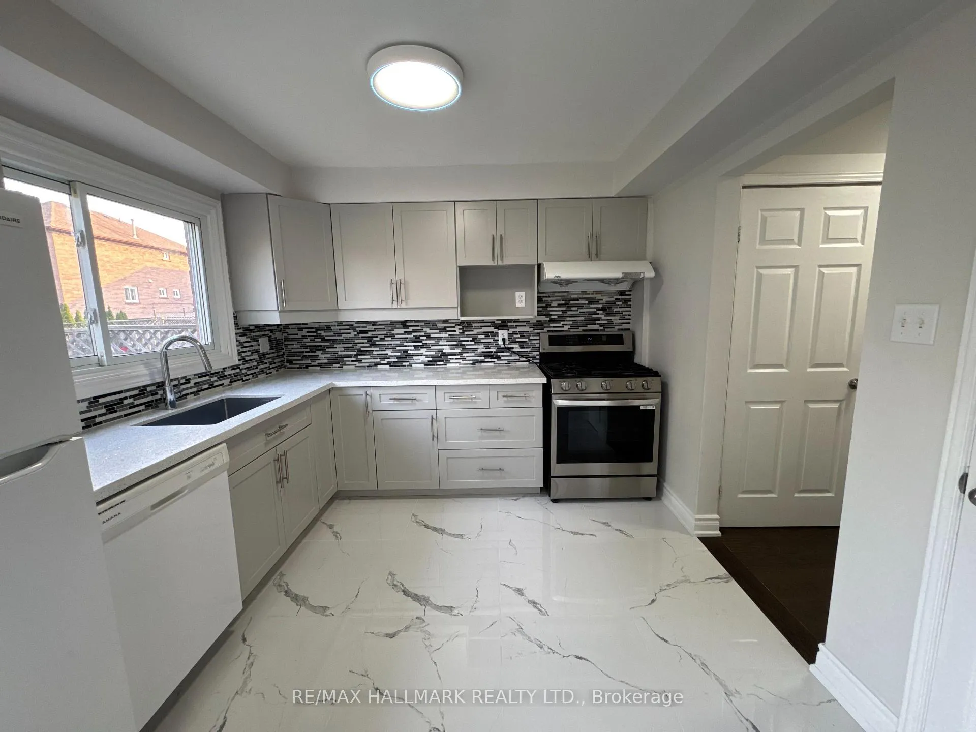 Photo 9 of 23 Lachlan Drive, Ajax, Central West — HOMEH