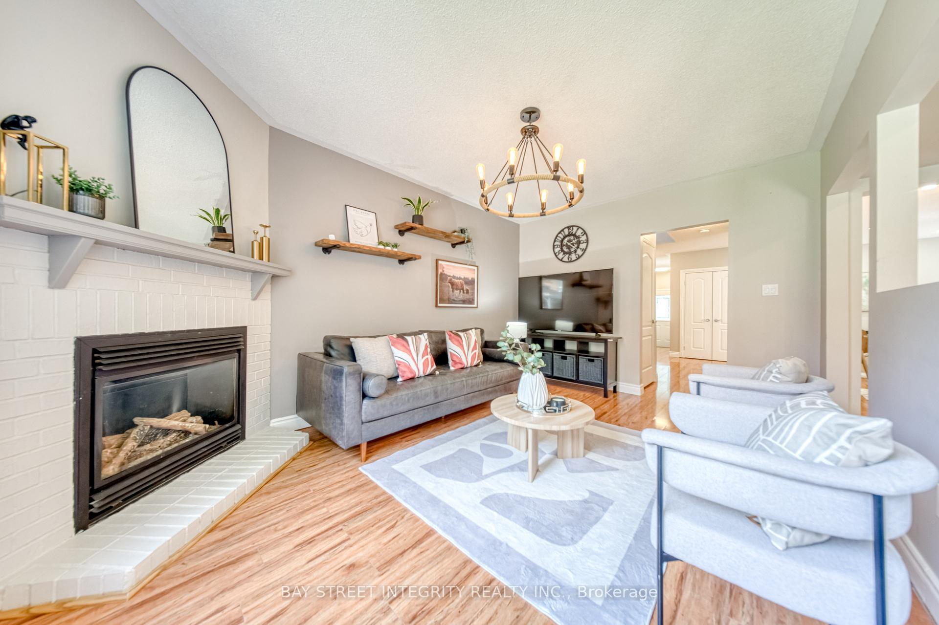 Photo 11 of 129 Fadine Road, Newmarket, Summerhill Estates — HOMEH