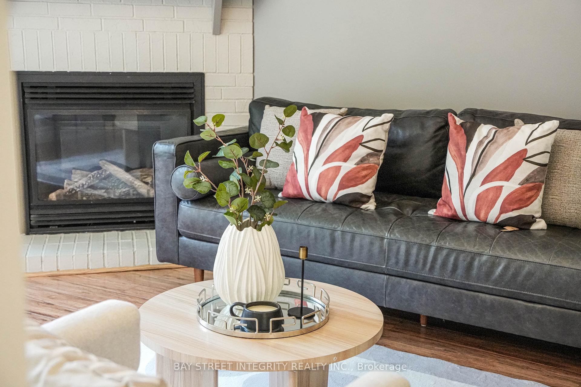 Photo 12 of 129 Fadine Road, Newmarket, Summerhill Estates — HOMEH