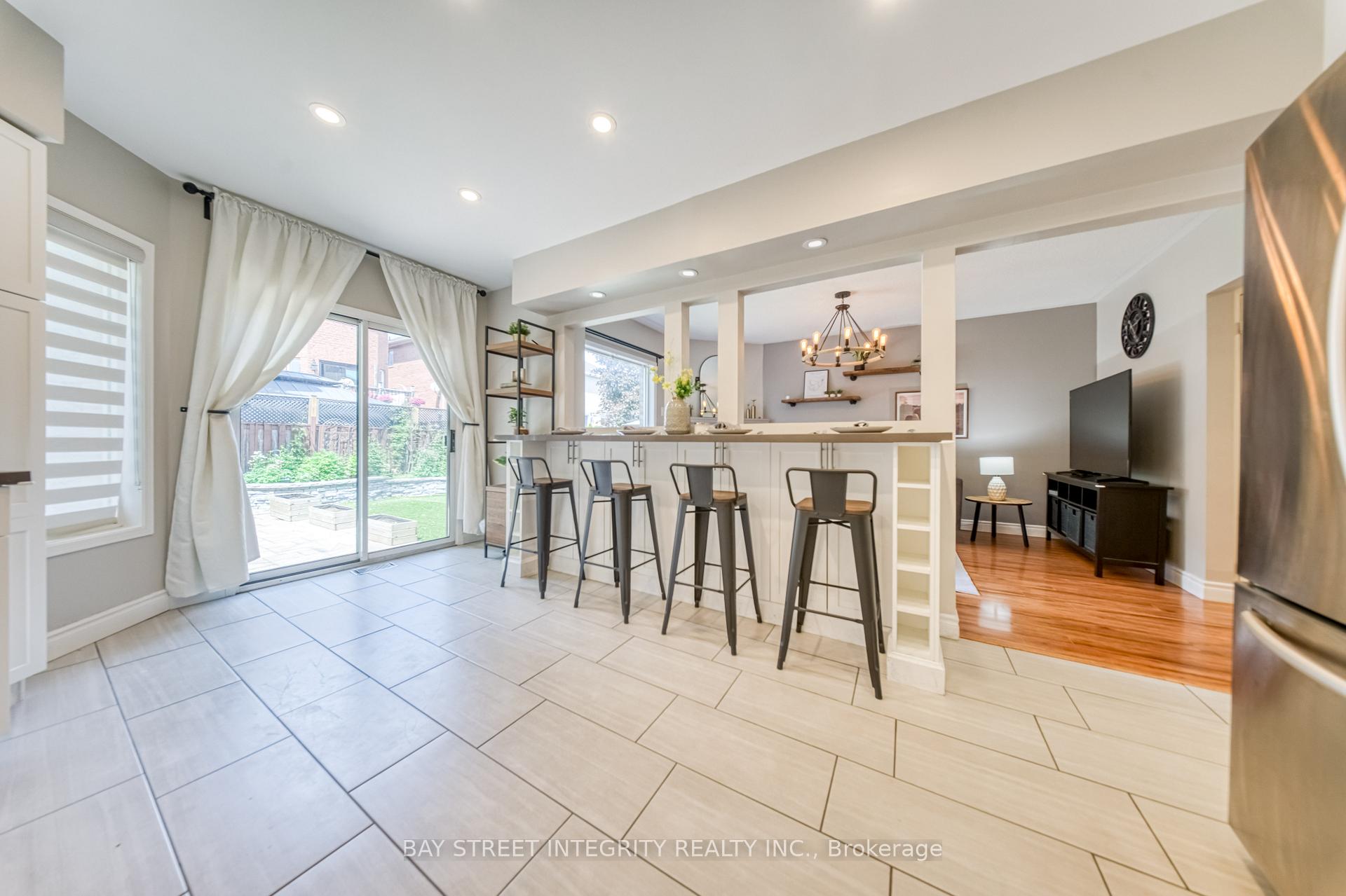 Photo 17 of 129 Fadine Road, Newmarket, Summerhill Estates — HOMEH