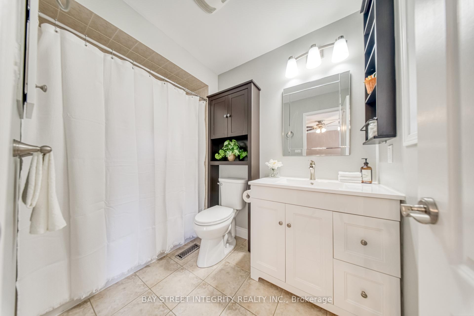 Photo 23 of 129 Fadine Road, Newmarket, Summerhill Estates — HOMEH