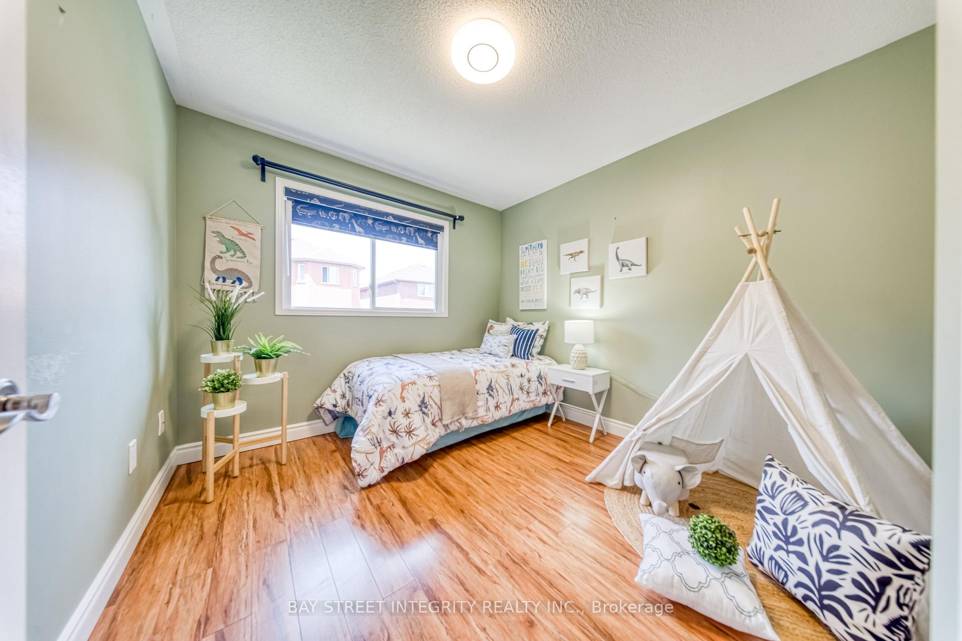 Photo 26 of 129 Fadine Road, Newmarket, Summerhill Estates — HOMEH