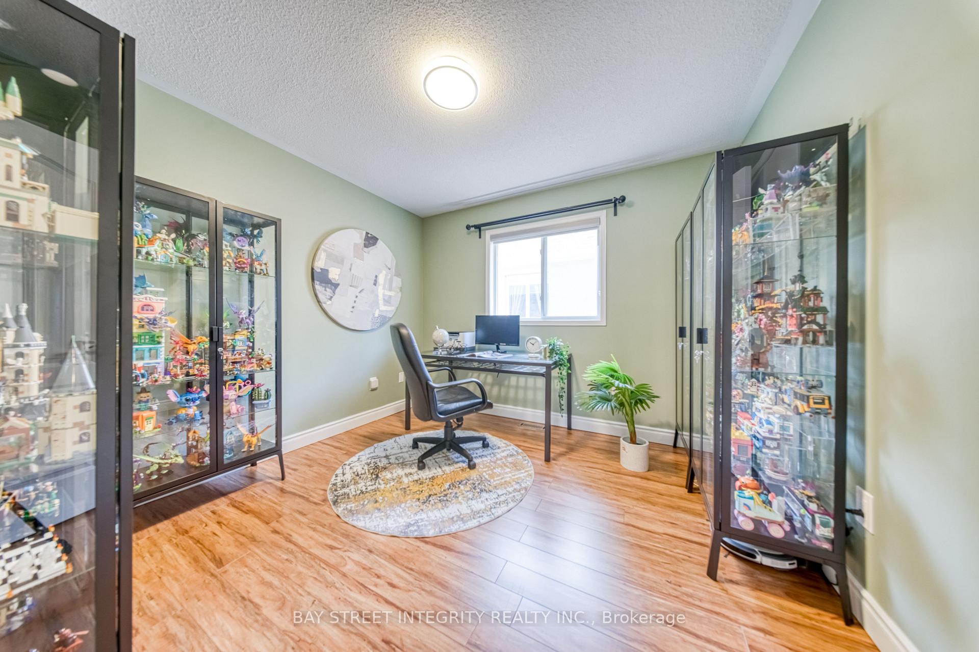 Photo 27 of 129 Fadine Road, Newmarket, Summerhill Estates — HOMEH