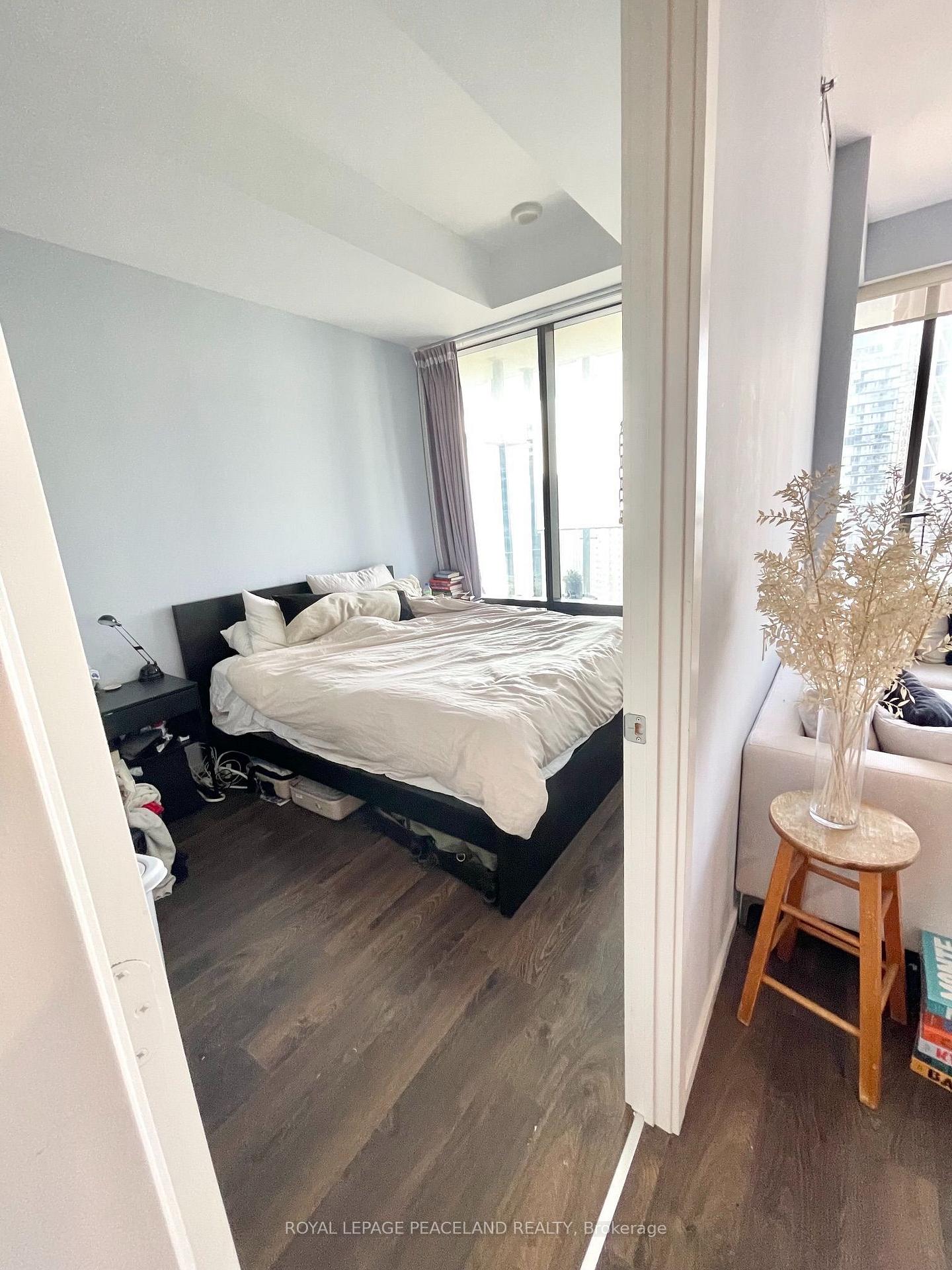 Photo 6 of Unit 2409, 5 St Joseph Street, Toronto, Bay Street Corridor — HOMEH