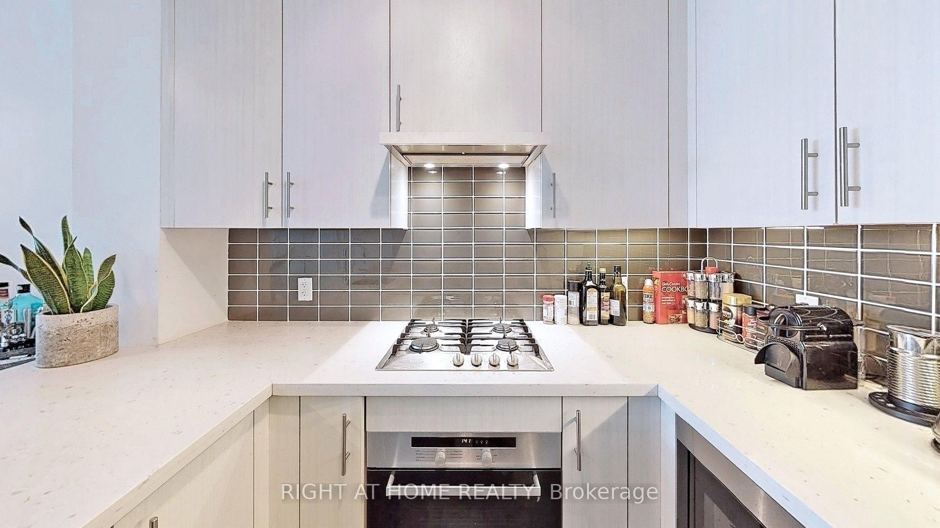 Photo 7 of Unit 920, 39 Queens Quay E, Toronto, Waterfront Communities — HOMEH