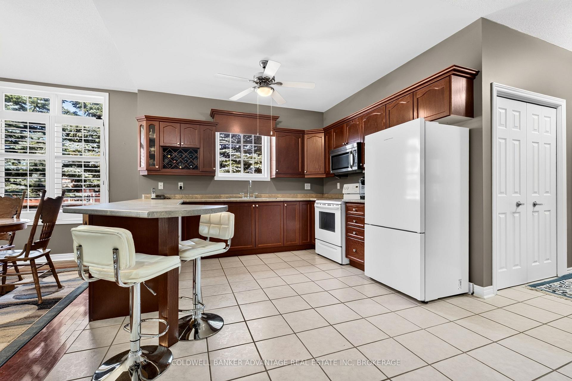 Photo 4 of Unit 1, 5595 Drummond Road, Niagara Falls, Hospital — HOMEH