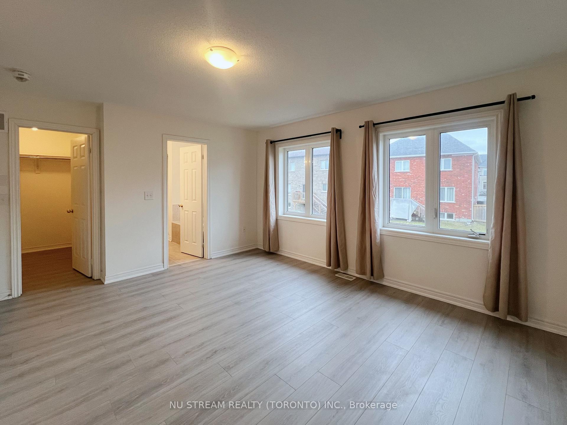 Photo 2 of 37 Kavanagh Avenue, East Gwillimbury, Sharon — HOMEH