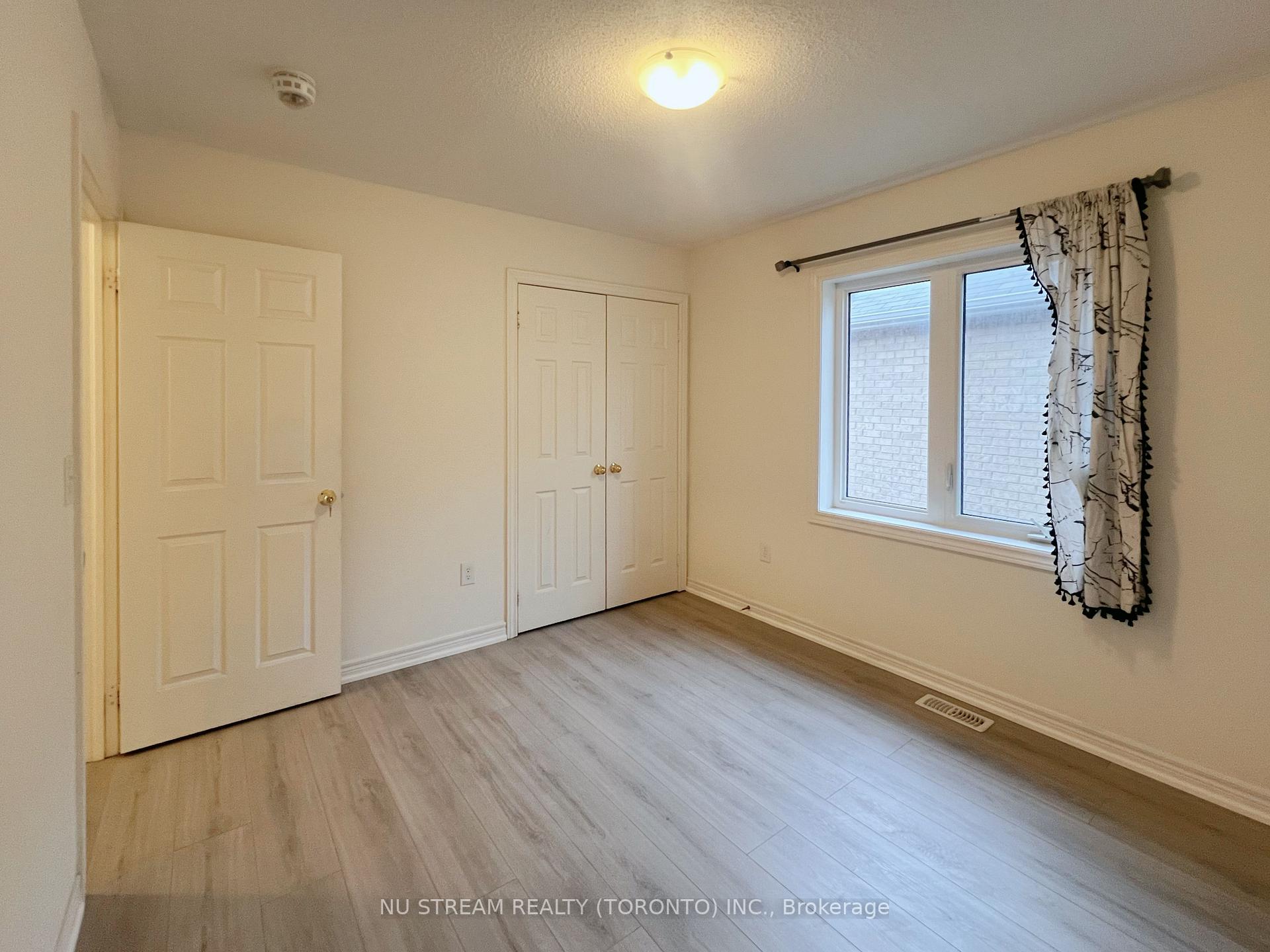 Photo 5 of 37 Kavanagh Avenue, East Gwillimbury, Sharon — HOMEH
