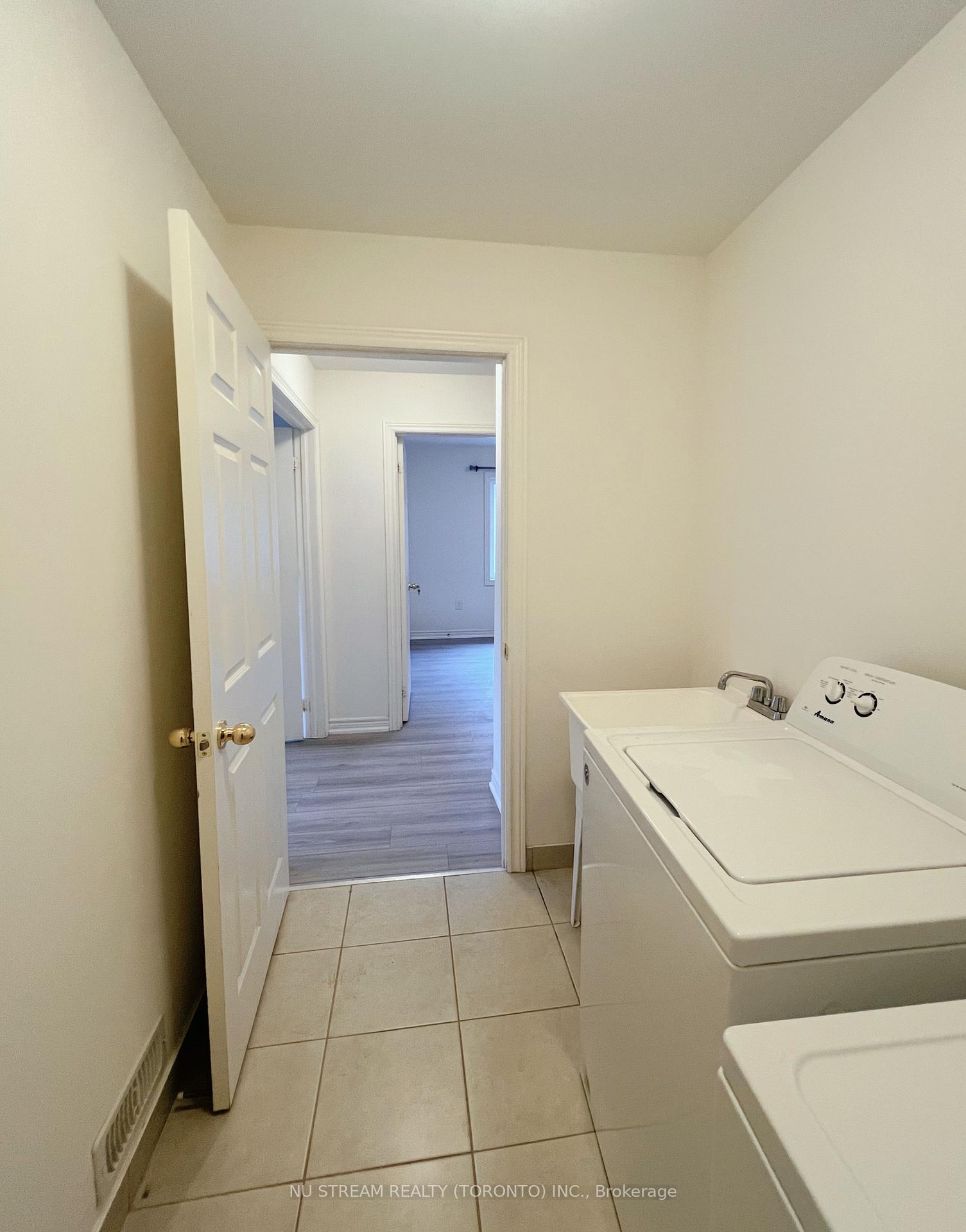 Photo 6 of 37 Kavanagh Avenue, East Gwillimbury, Sharon — HOMEH