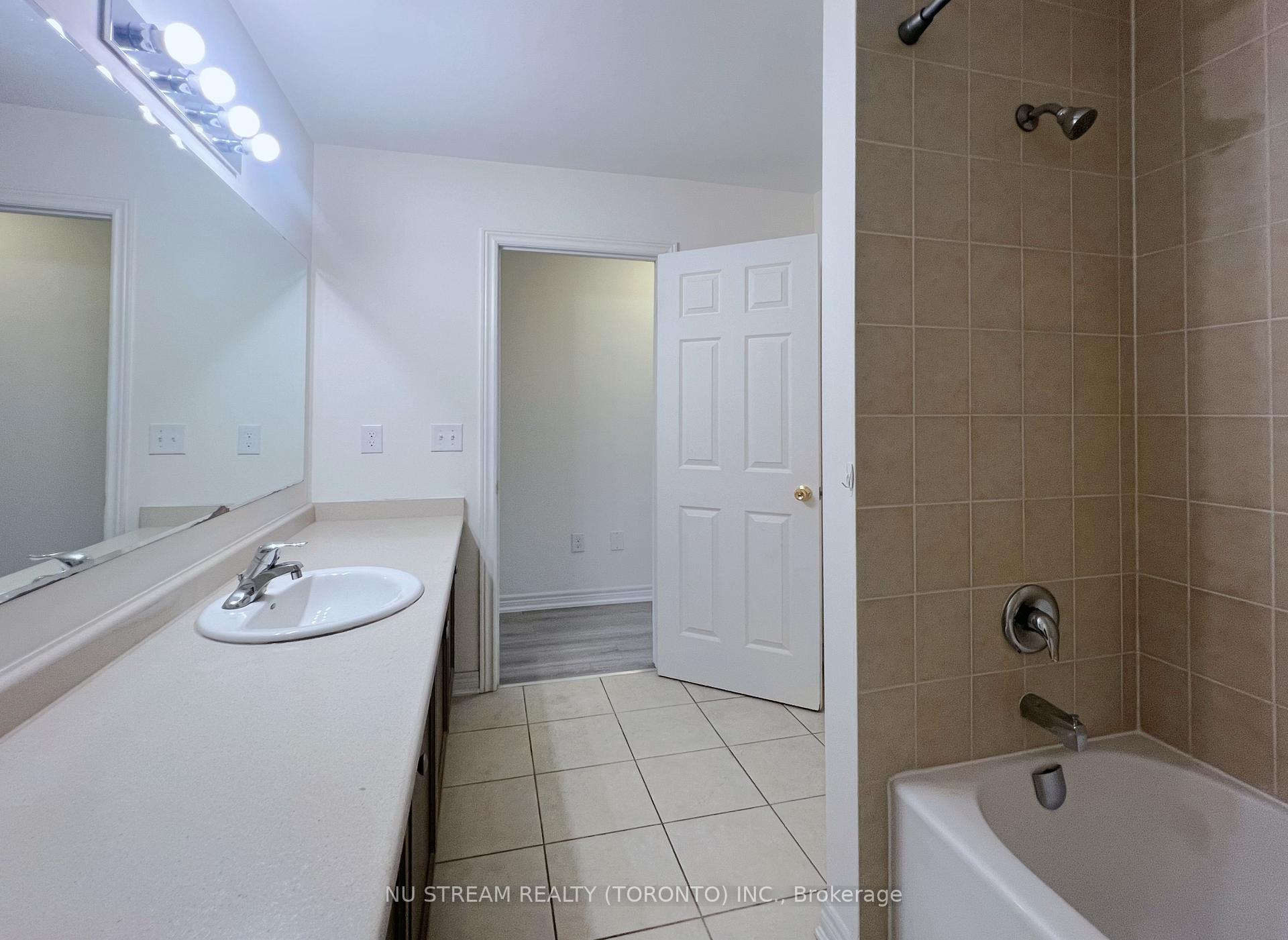 Photo 8 of 37 Kavanagh Avenue, East Gwillimbury, Sharon — HOMEH