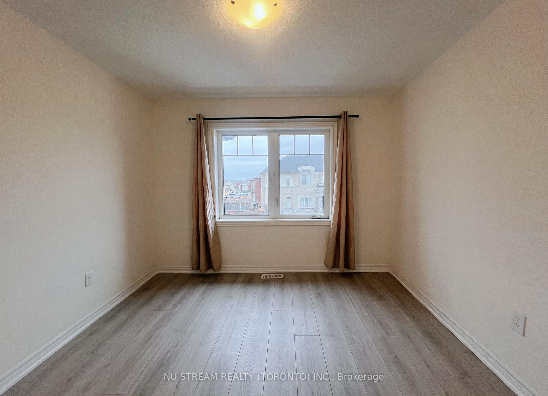 Photo 9 of 37 Kavanagh Avenue, East Gwillimbury, Sharon — HOMEH