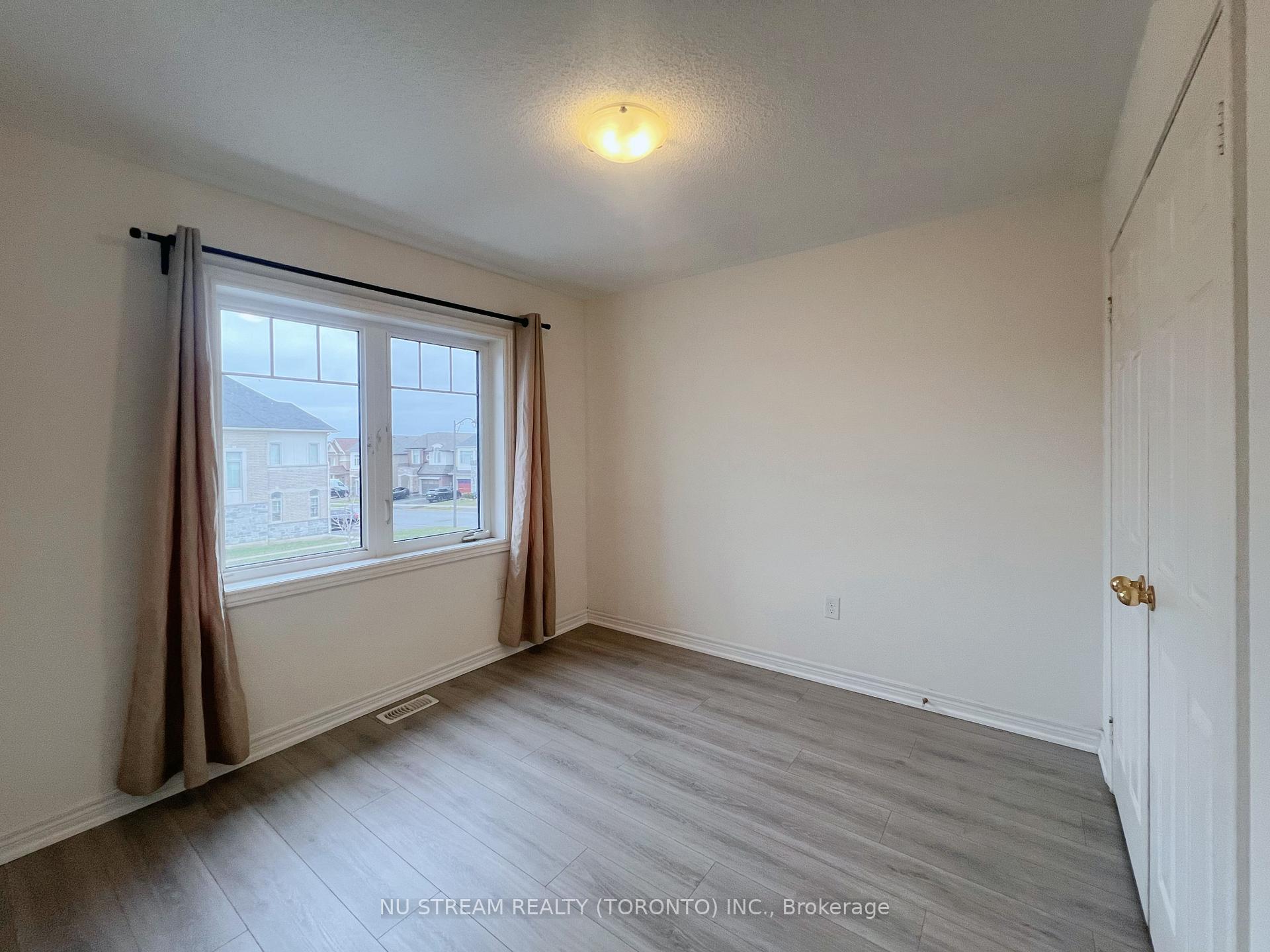 Photo 10 of 37 Kavanagh Avenue, East Gwillimbury, Sharon — HOMEH