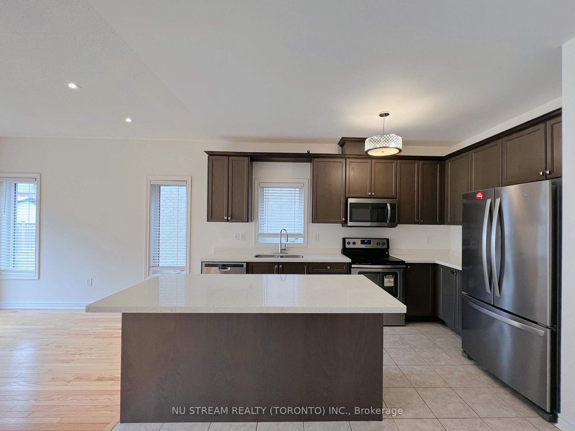 Photo 11 of 37 Kavanagh Avenue, East Gwillimbury, Sharon — HOMEH