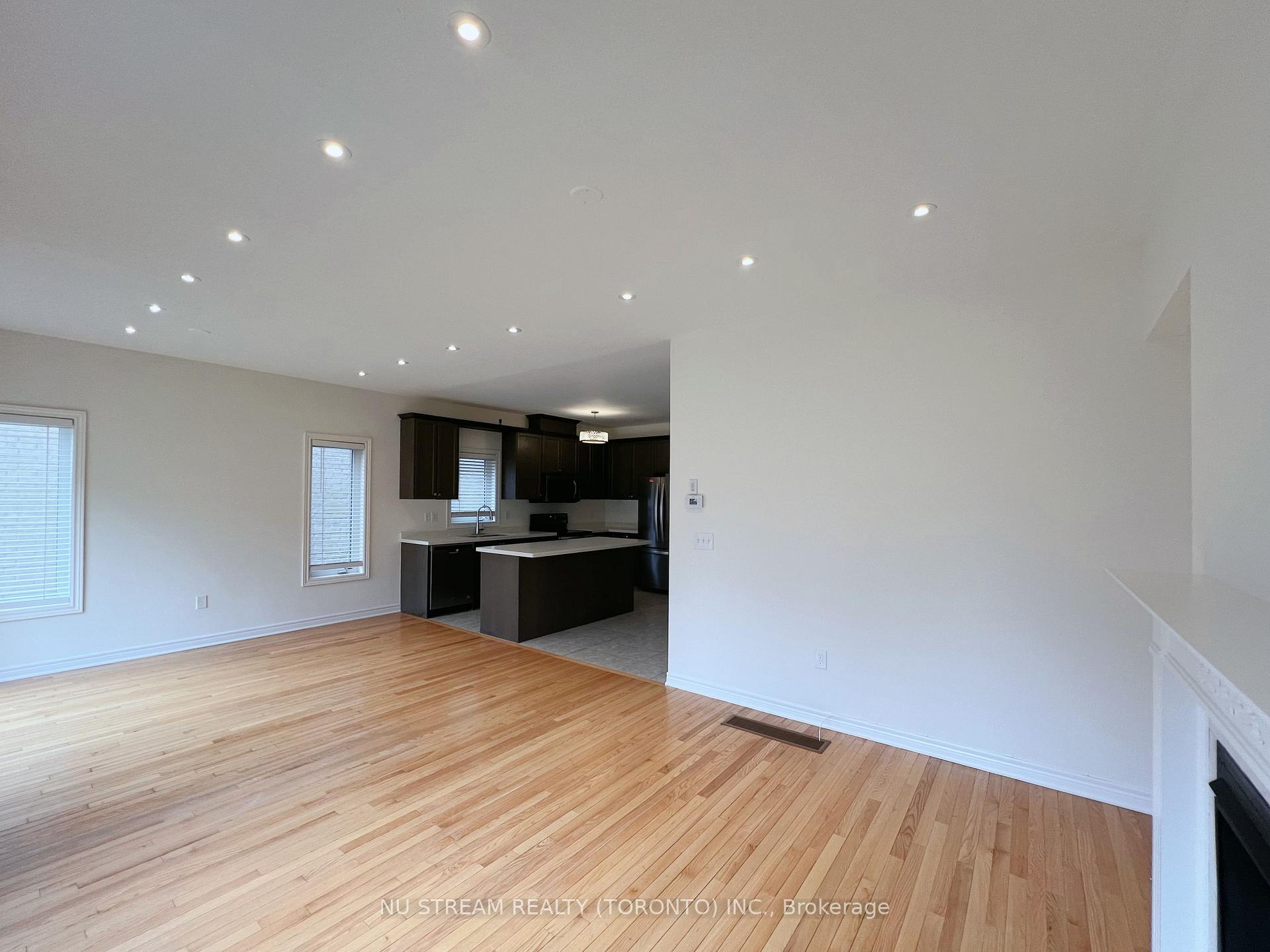 Photo 13 of 37 Kavanagh Avenue, East Gwillimbury, Sharon — HOMEH