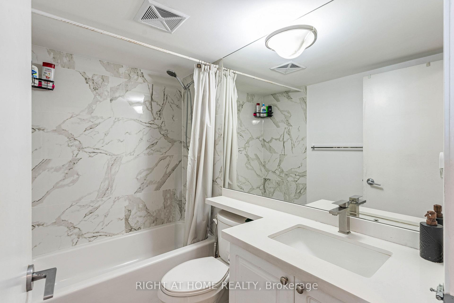 Photo 2 of Unit 1807, 231 Fort York Boulevard, Toronto, Waterfront Communities — HOMEH