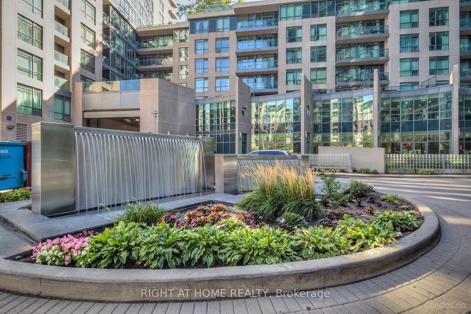 Photo 4 of Unit 1807, 231 Fort York Boulevard, Toronto, Waterfront Communities — HOMEH