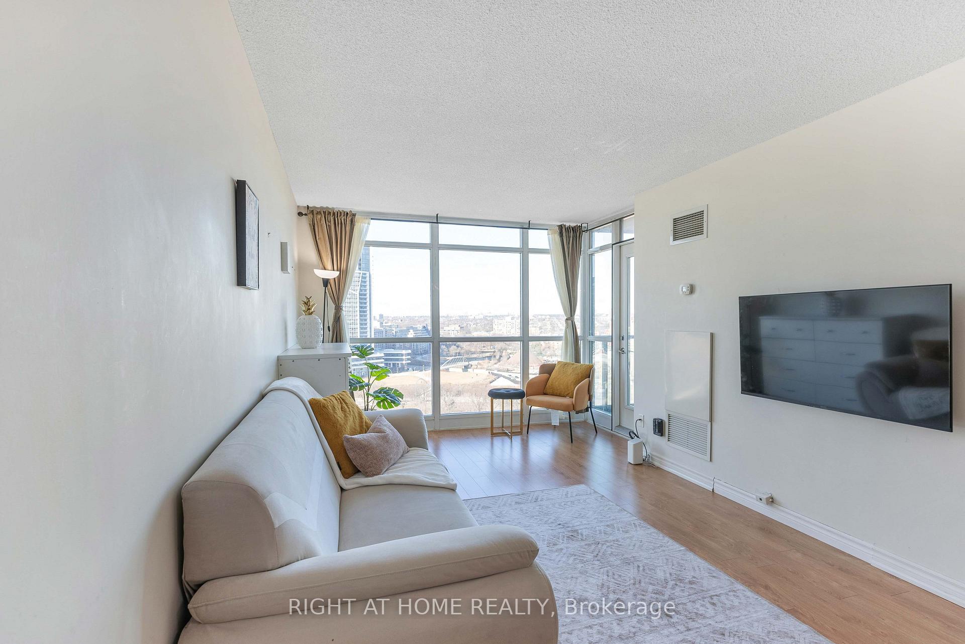 Photo 6 of Unit 1807, 231 Fort York Boulevard, Toronto, Waterfront Communities — HOMEH