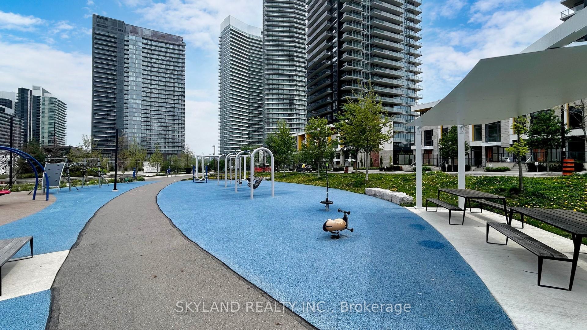 Photo 6 of Unit 608, 27 Mcmahon Street, North York, Bayview Village — HOMEH