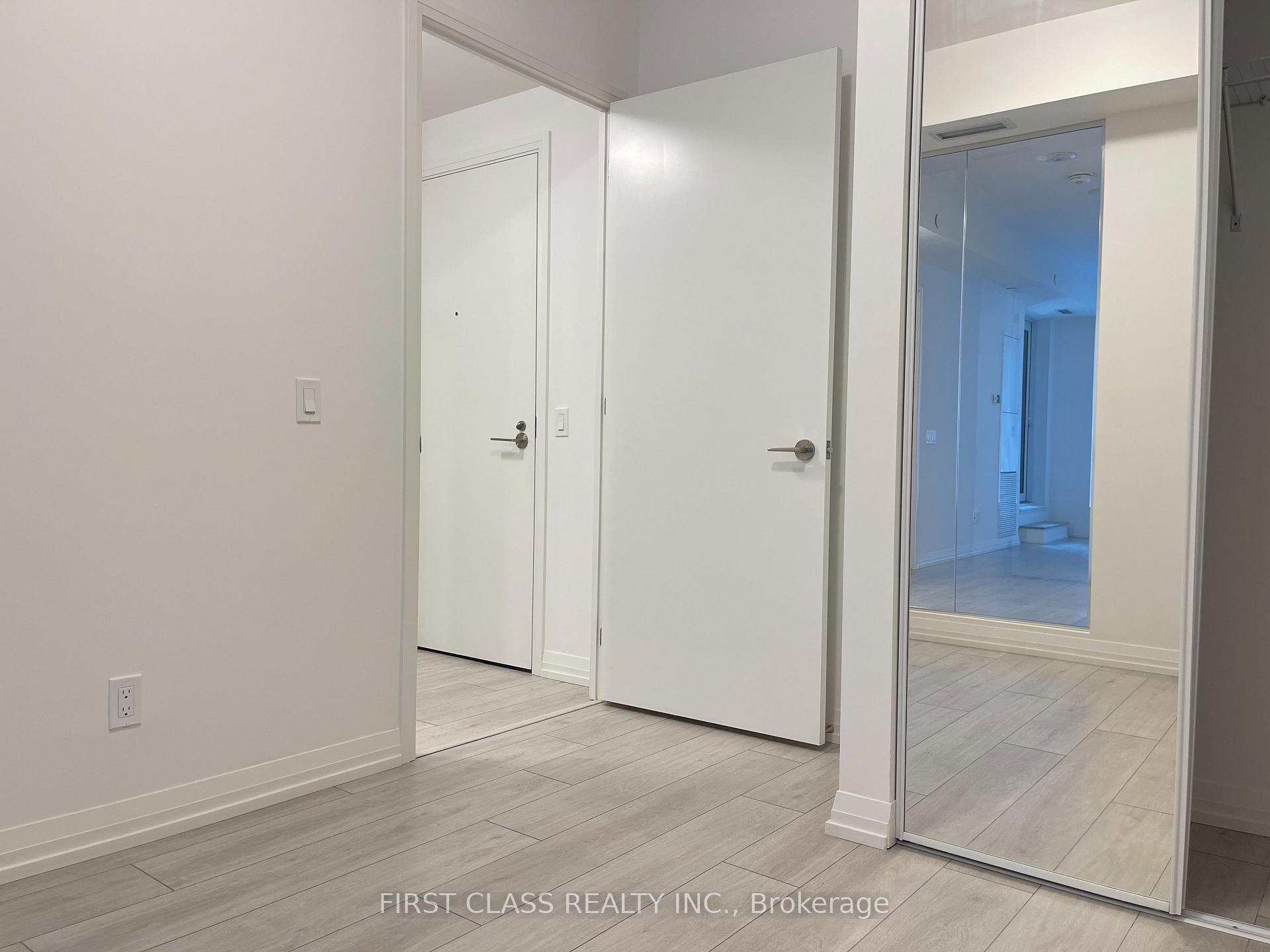 Photo 5 of Unit 520, 400 King Street W, Toronto, Waterfront Communities — HOMEH
