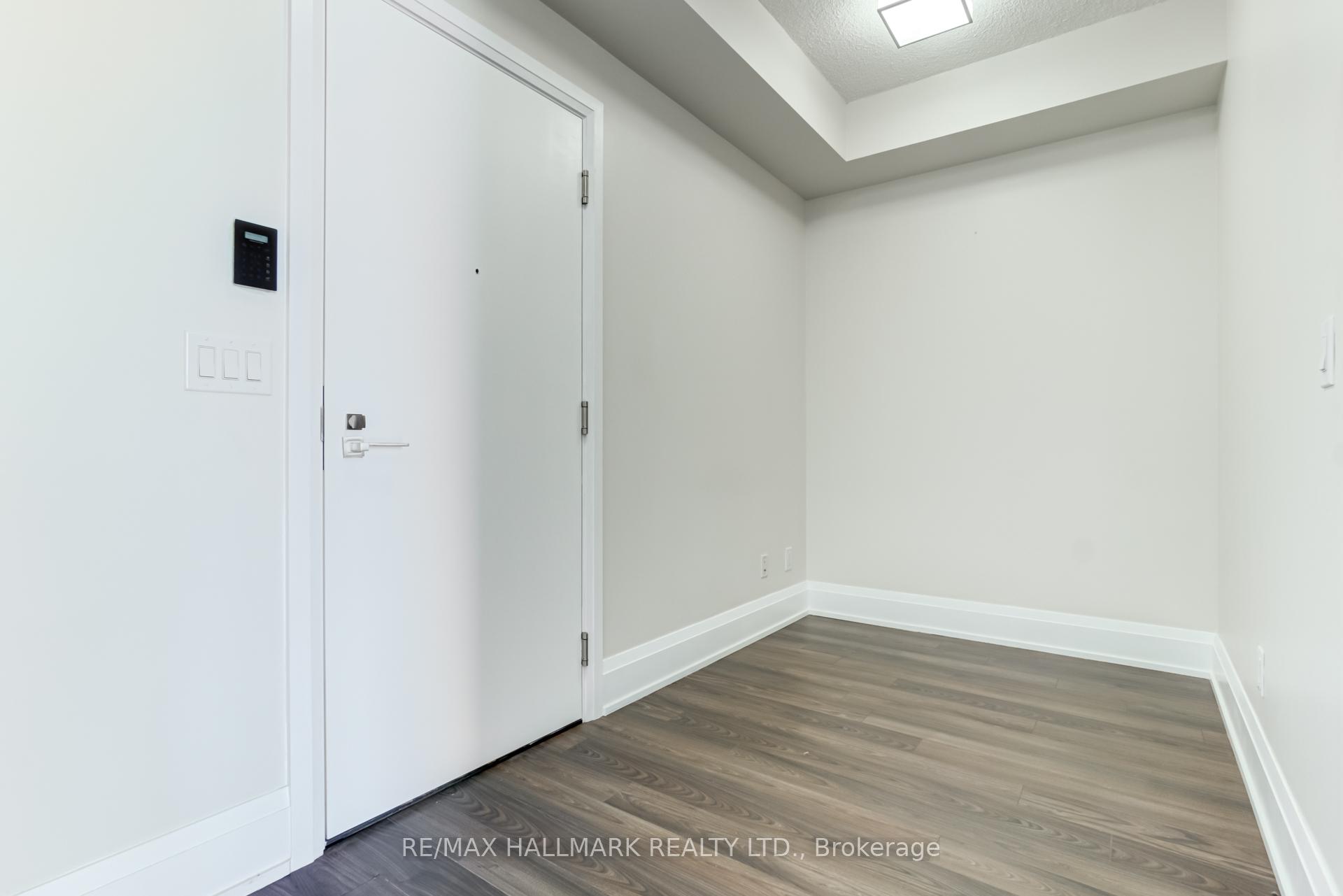 Photo 4 of Unit 807, 120 Harrison Garden Boulevard, North York, Willowdale East — HOMEH