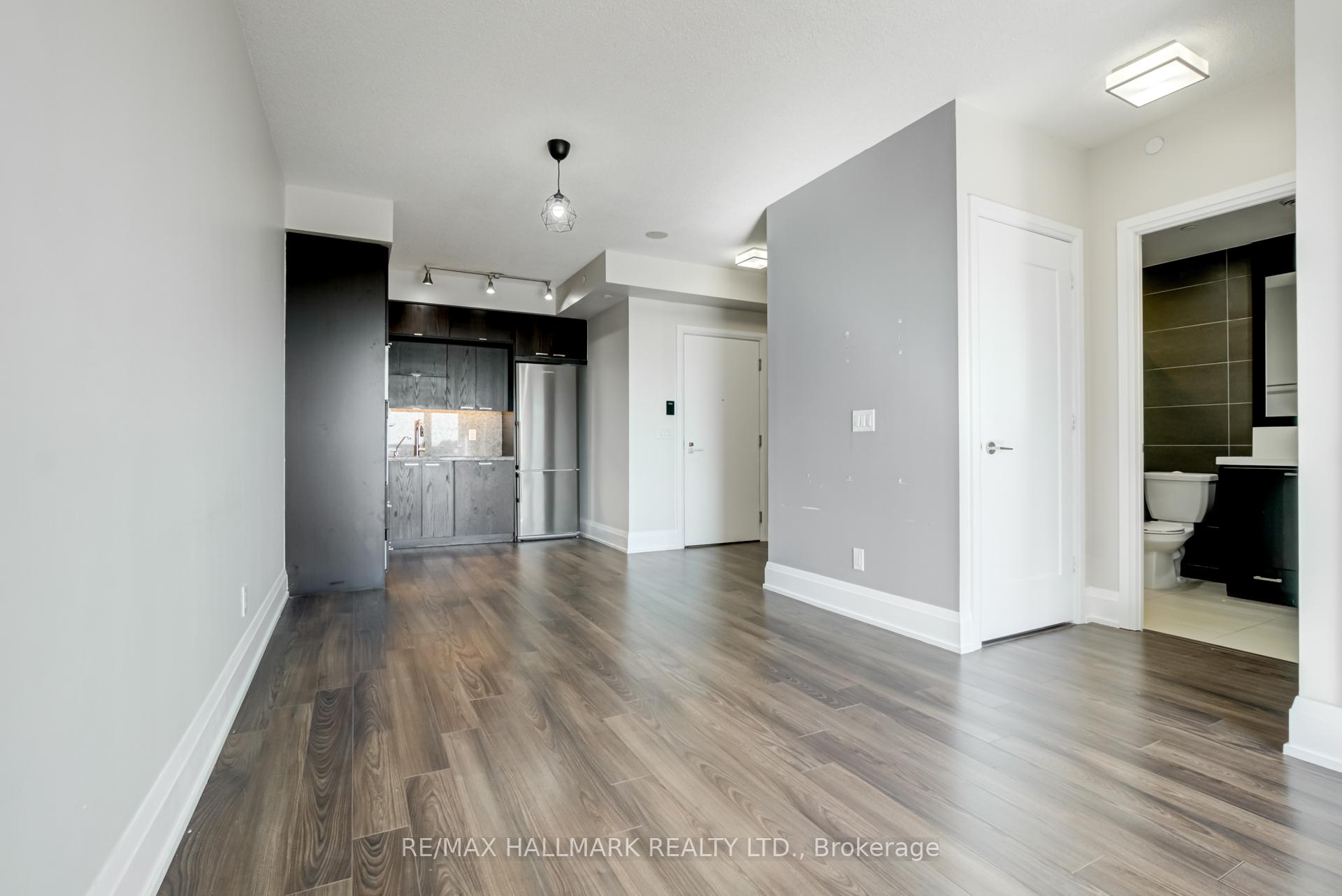 Photo 10 of Unit 807, 120 Harrison Garden Boulevard, North York, Willowdale East — HOMEH