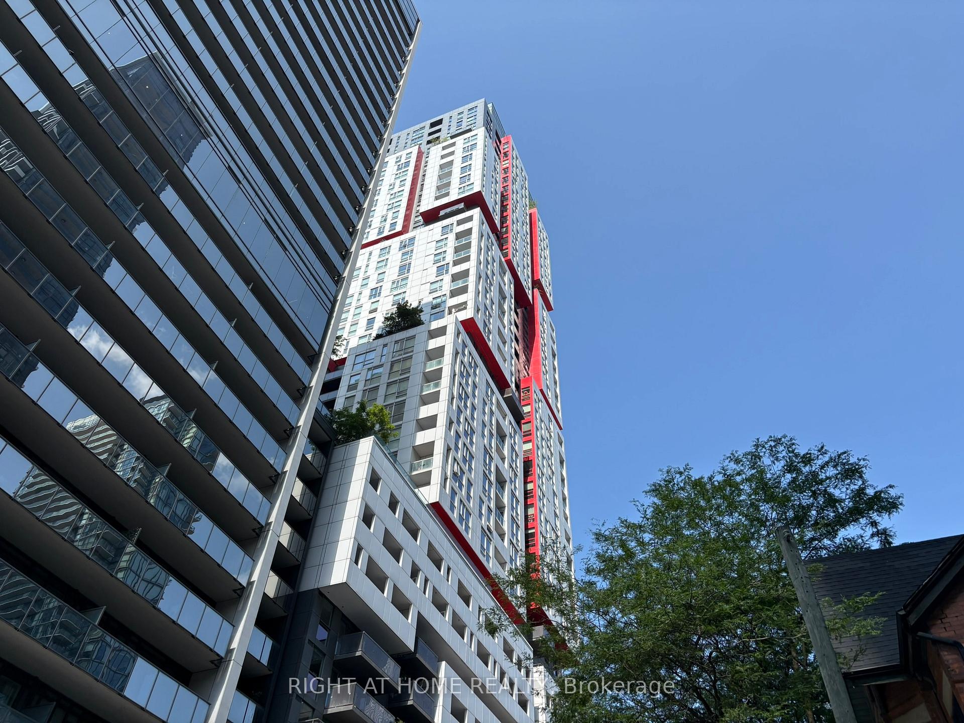 Front of Unit 3002, 318 Richmond Street W