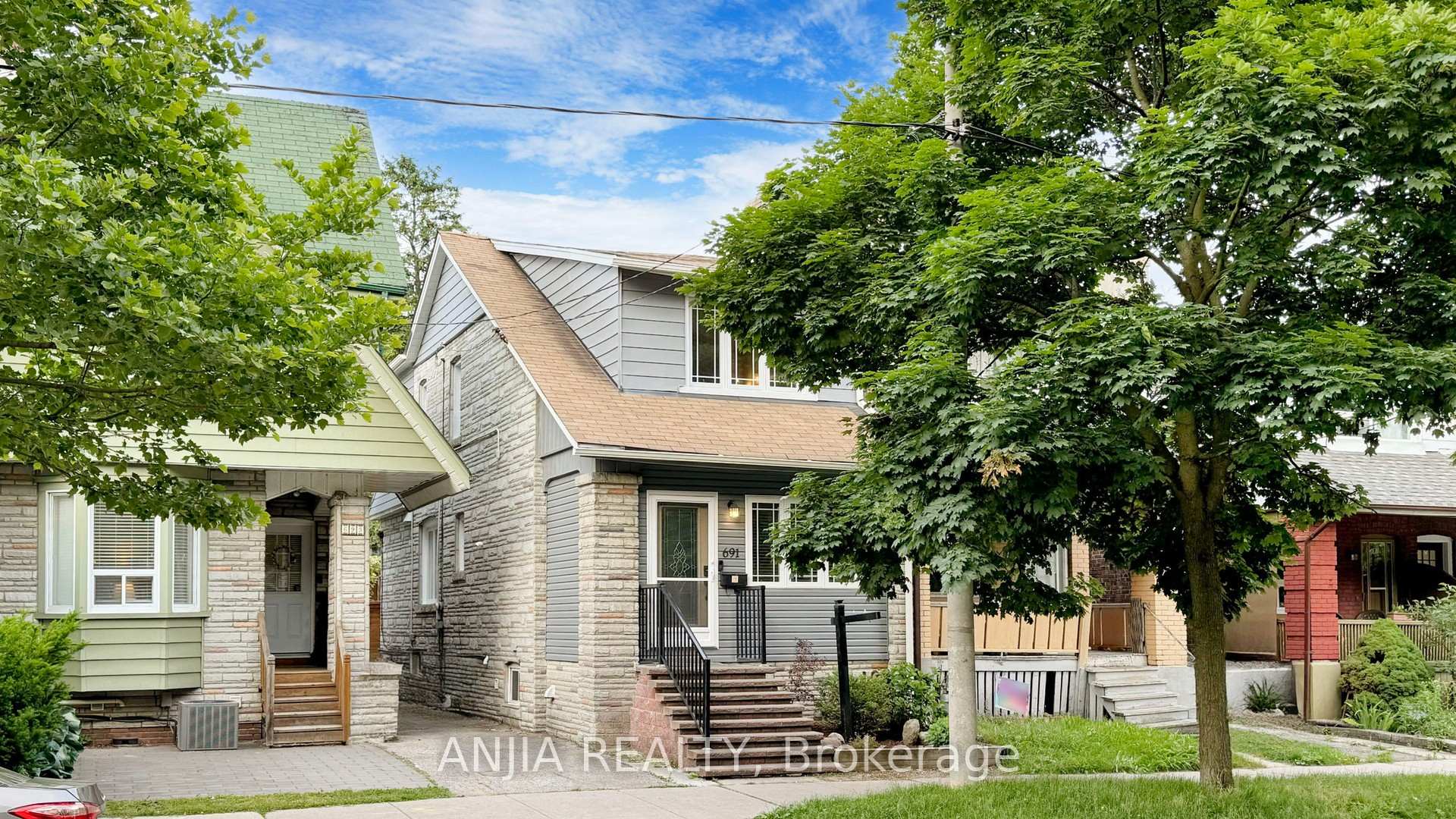 Front of 691 Greenwood Avenue