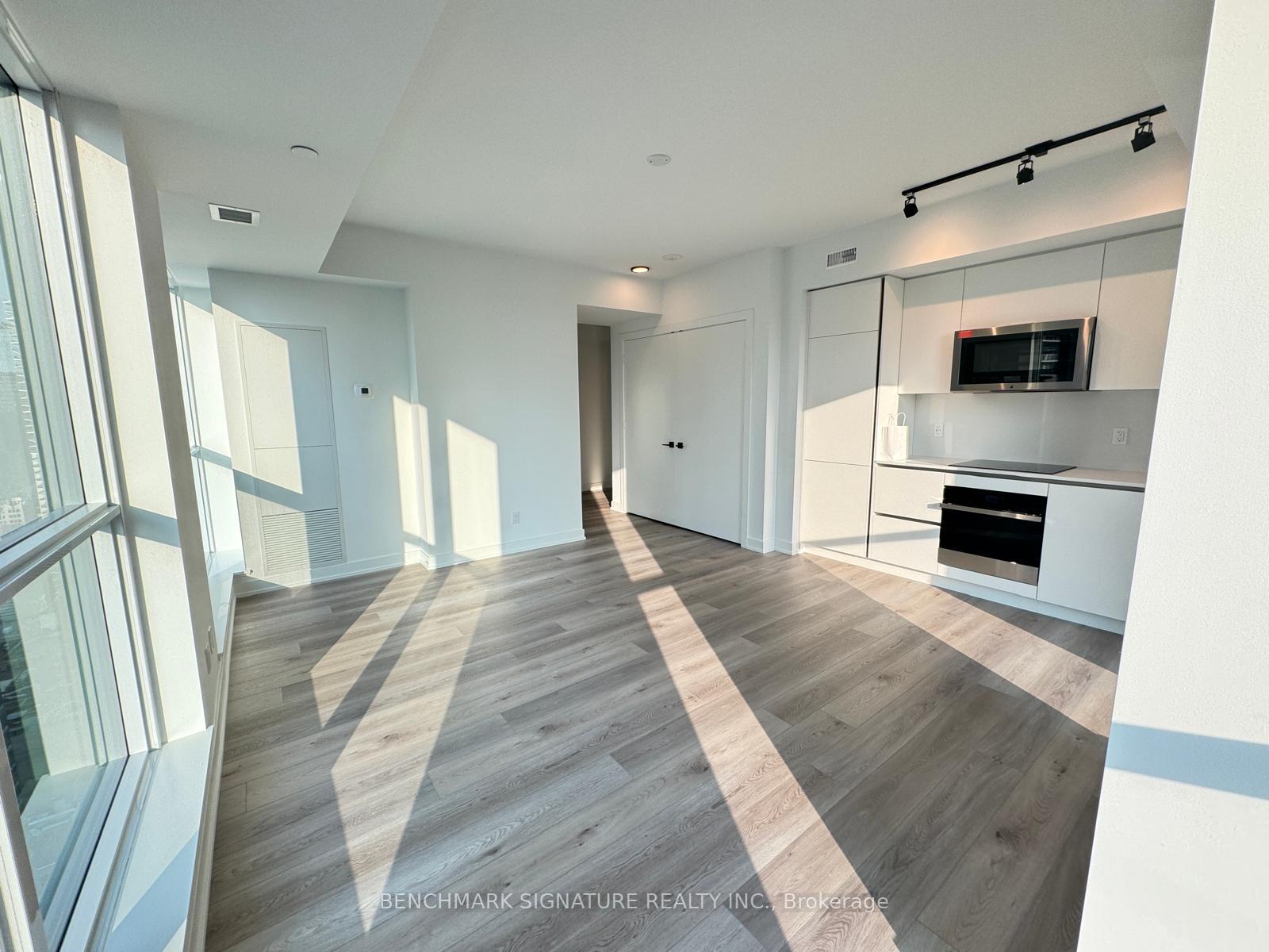 Photo 3 of Unit 3203, 327 King Street, Toronto, Waterfront Communities — HOMEH