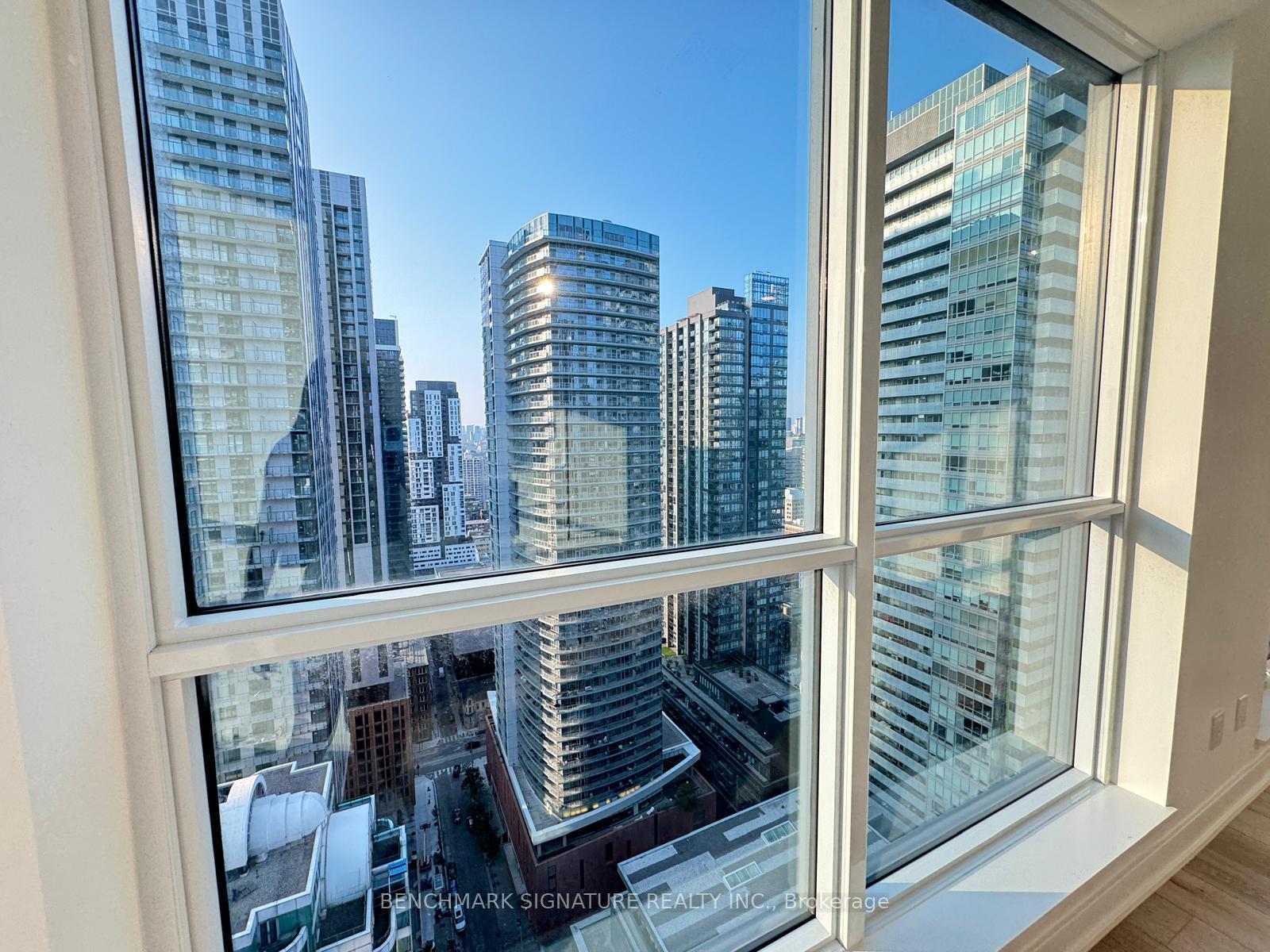 Photo 4 of Unit 3203, 327 King Street, Toronto, Waterfront Communities — HOMEH