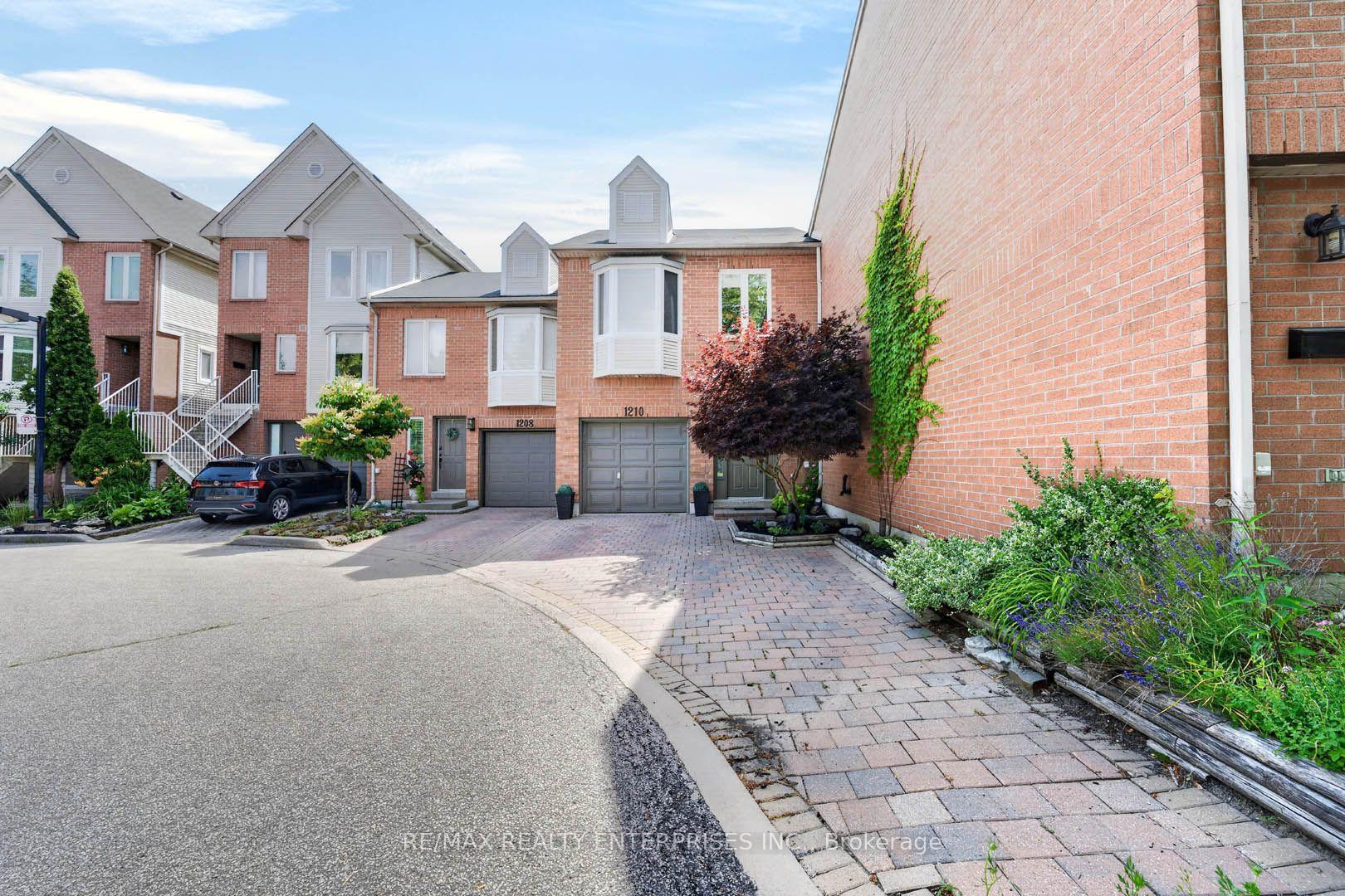 Photo 3 of 1210 Upper Village Drive, Mississauga, Lakeview — HOMEH