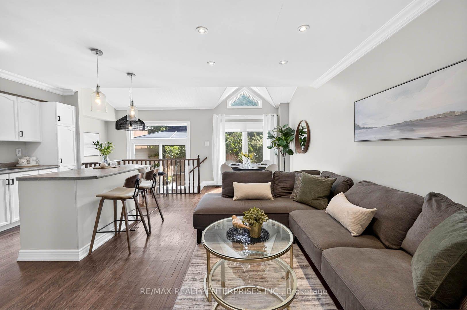 Photo 6 of 1210 Upper Village Drive, Mississauga, Lakeview — HOMEH