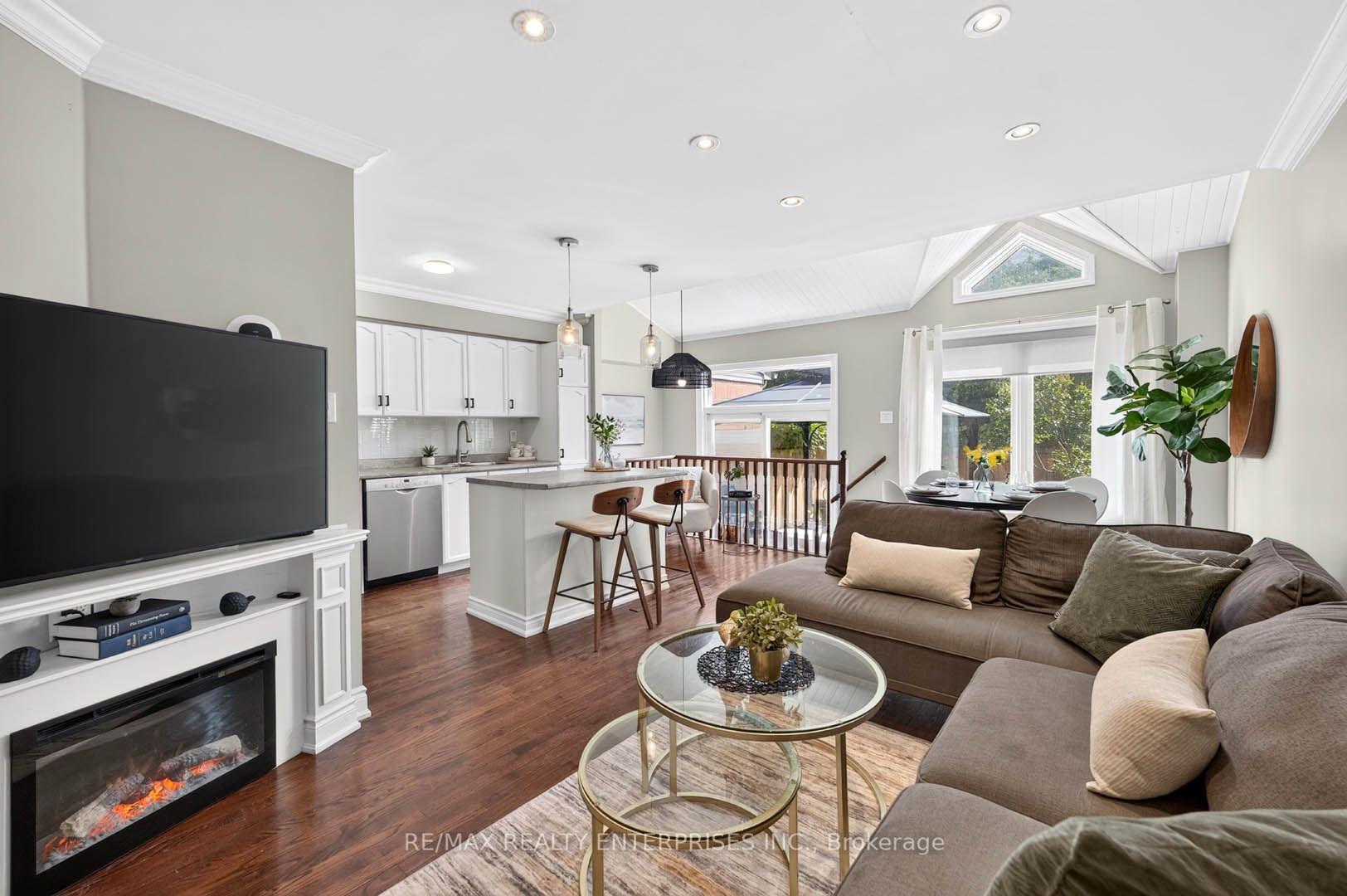 Photo 7 of 1210 Upper Village Drive, Mississauga, Lakeview — HOMEH