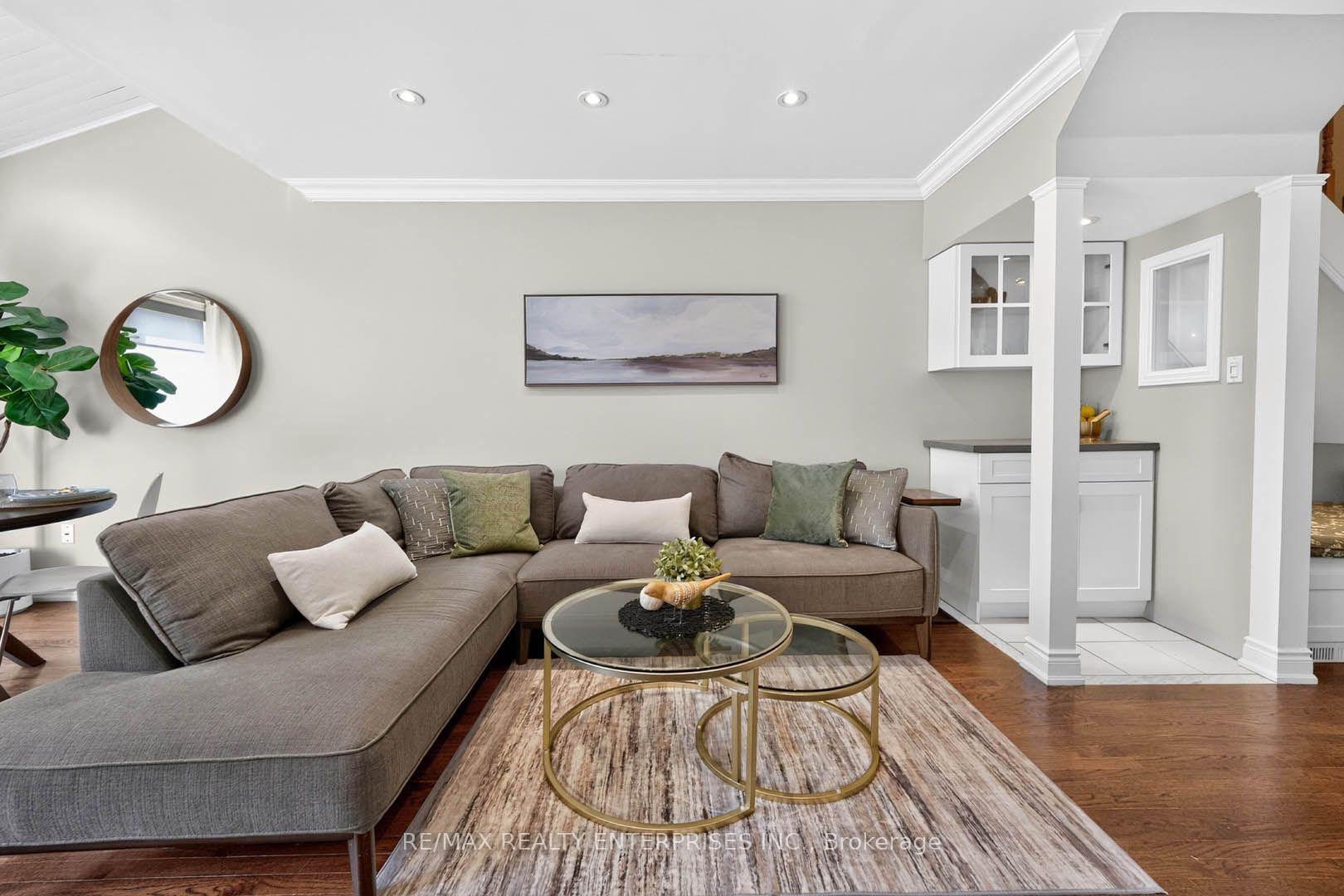 Photo 8 of 1210 Upper Village Drive, Mississauga, Lakeview — HOMEH