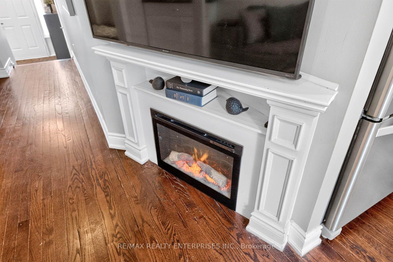 Photo 10 of 1210 Upper Village Drive, Mississauga, Lakeview — HOMEH