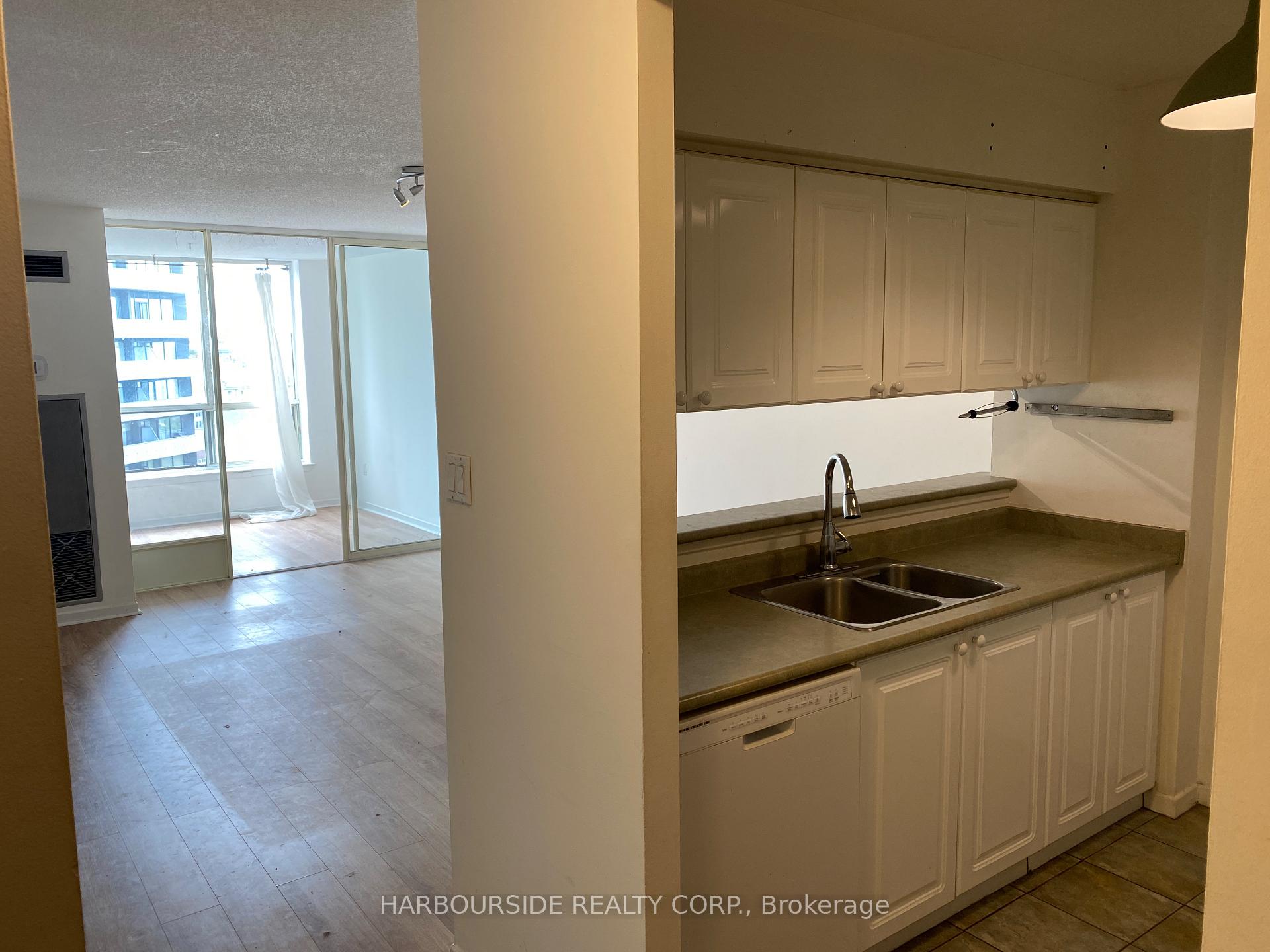 Photo 13 of Unit 1413, 44 St Joseph Street, Toronto, Bay Street Corridor — HOMEH