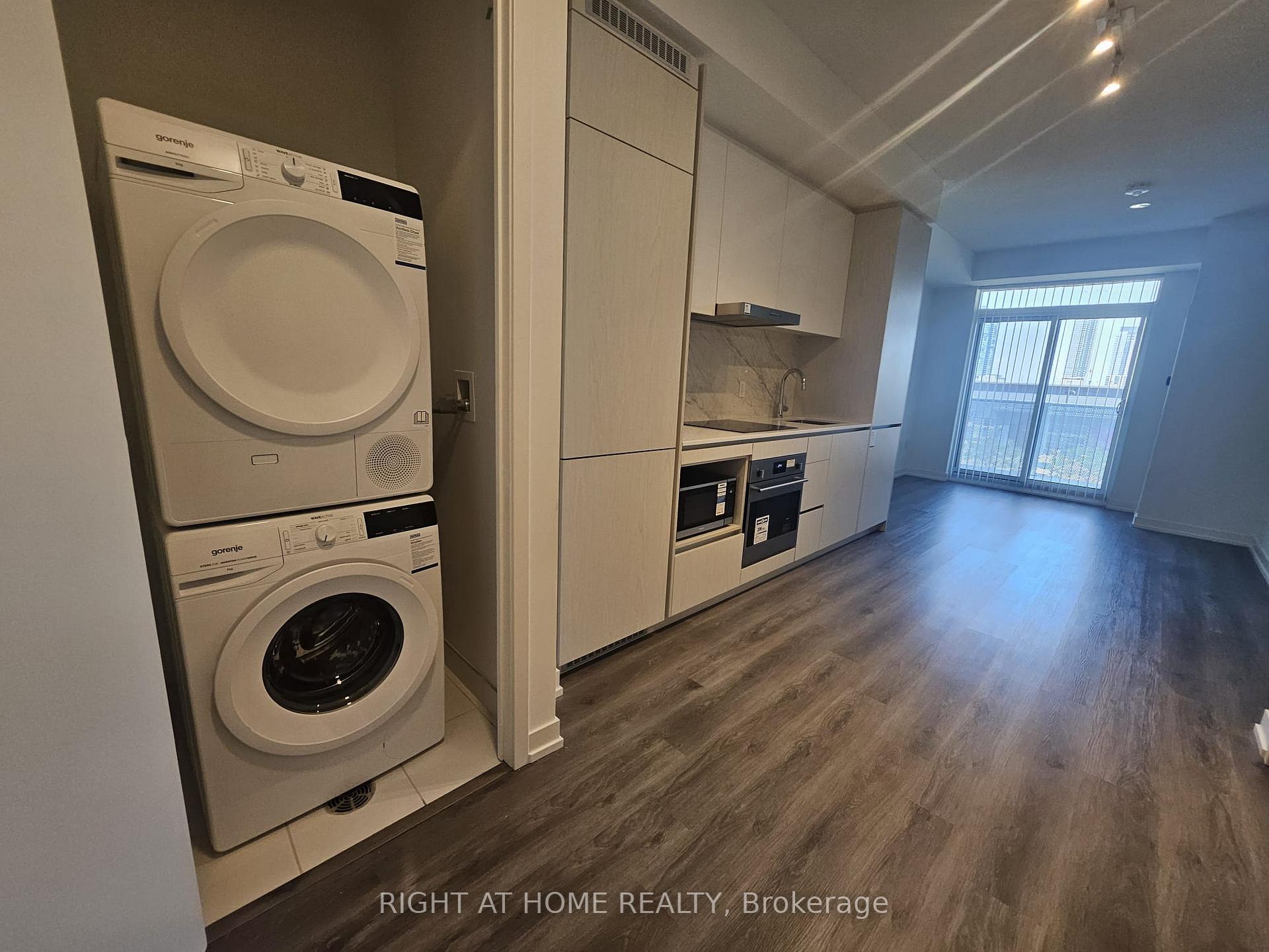 Photo 14 of Unit 316, 28 Interchange Way, Vaughan, Vaughan Corporate Centre — HOMEH