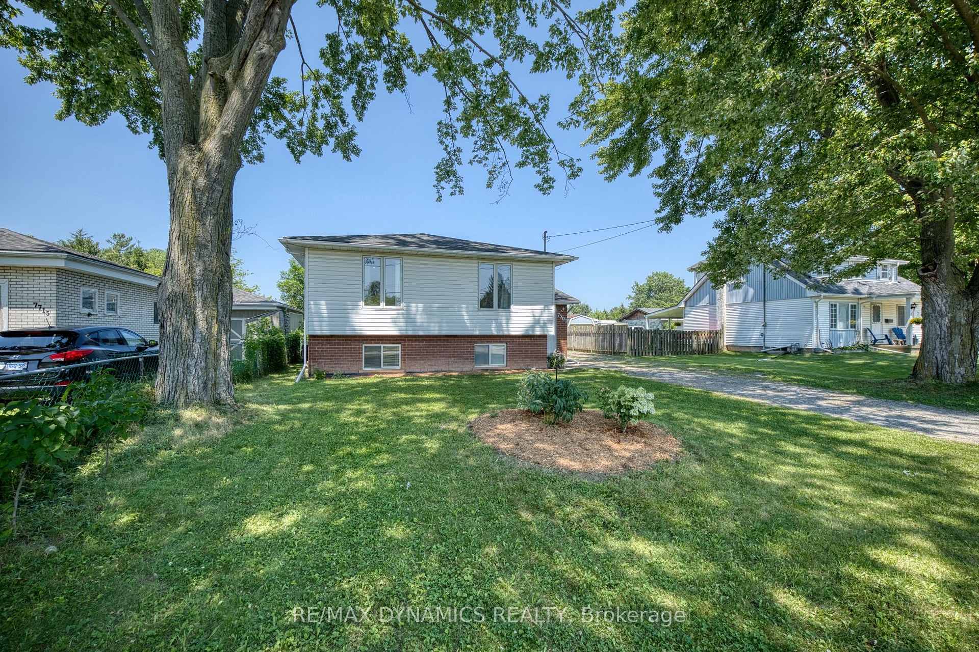 Photo 2 of 7701 Badger Road, Niagara Falls, West Wood — HOMEH