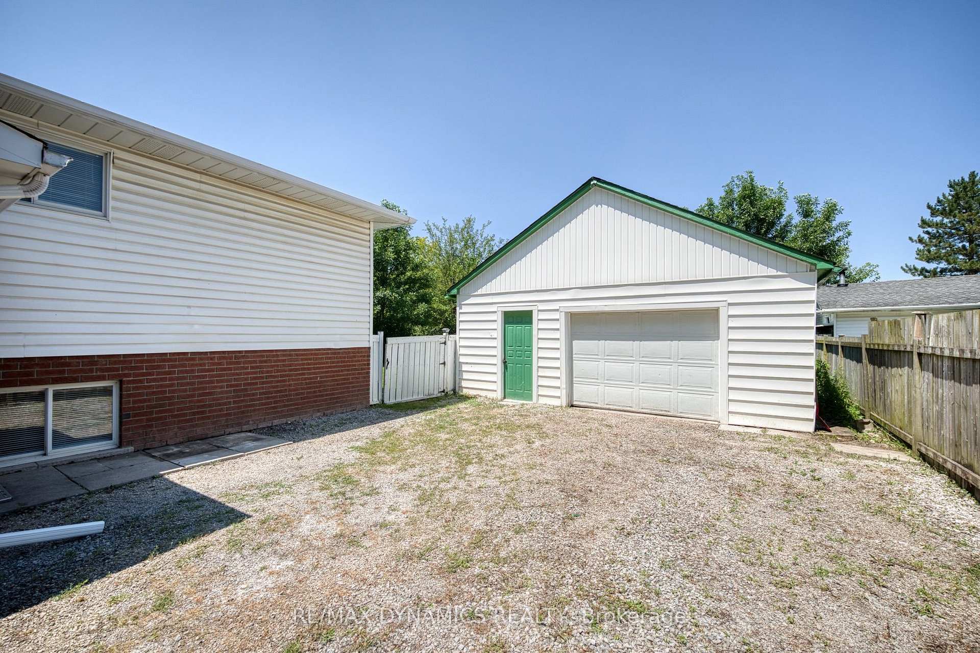 Photo 3 of 7701 Badger Road, Niagara Falls, West Wood — HOMEH