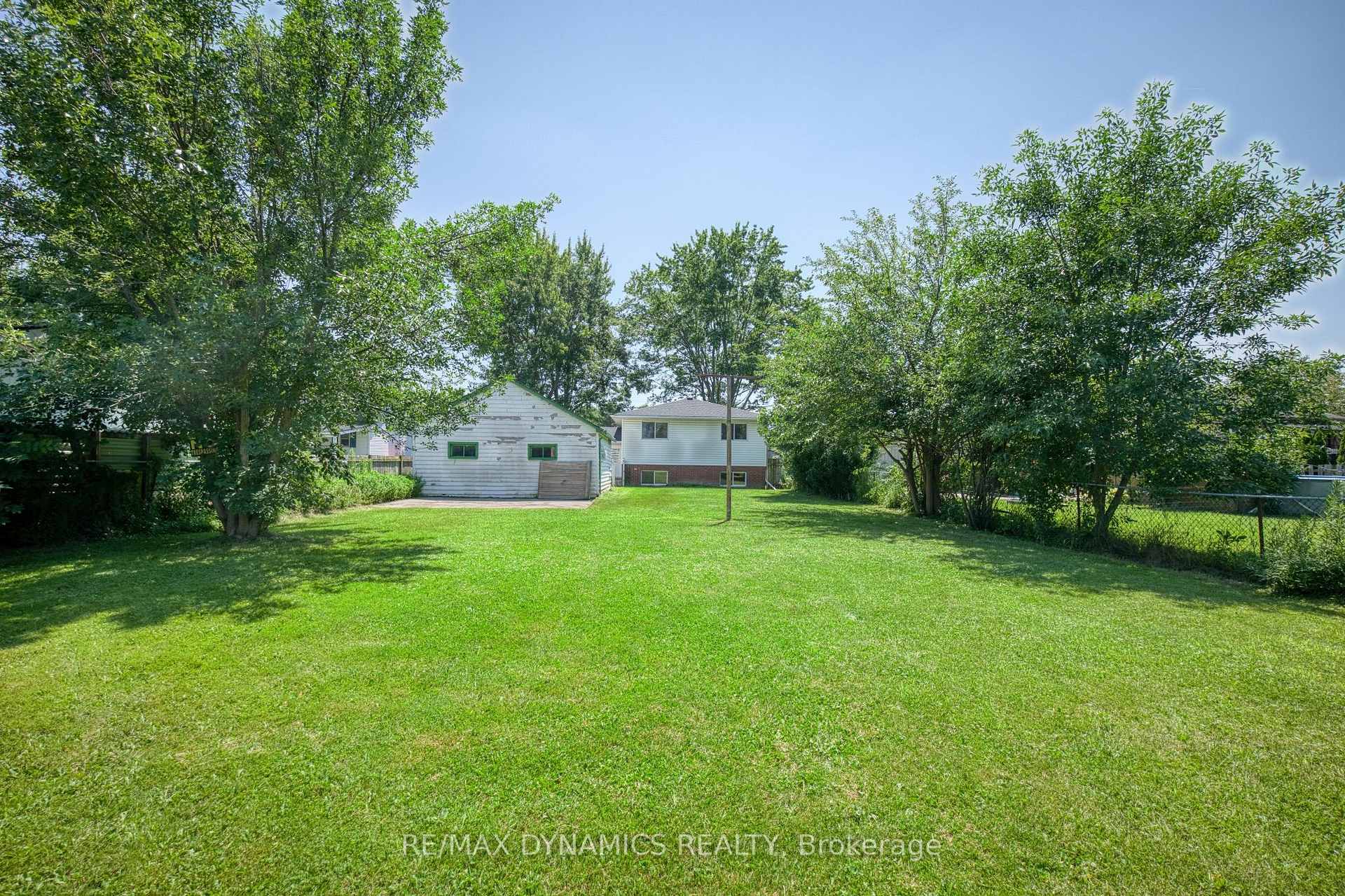 Photo 5 of 7701 Badger Road, Niagara Falls, West Wood — HOMEH