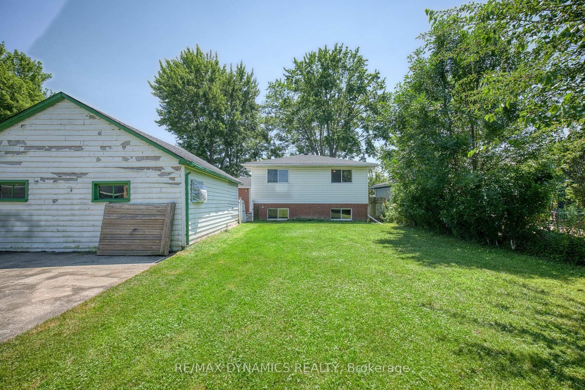Photo 6 of 7701 Badger Road, Niagara Falls, West Wood — HOMEH