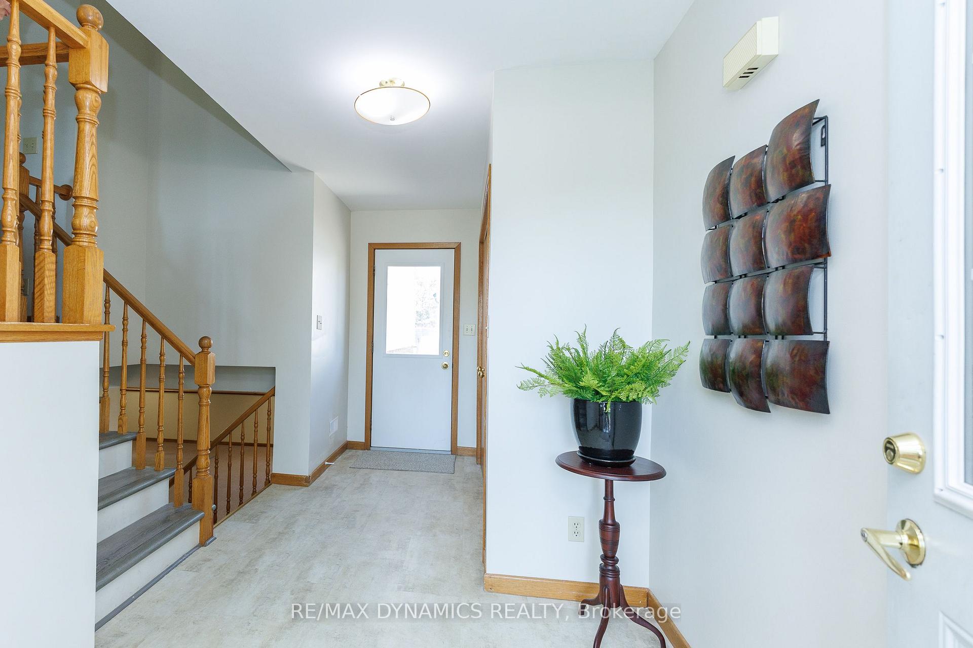 Photo 7 of 7701 Badger Road, Niagara Falls, West Wood — HOMEH