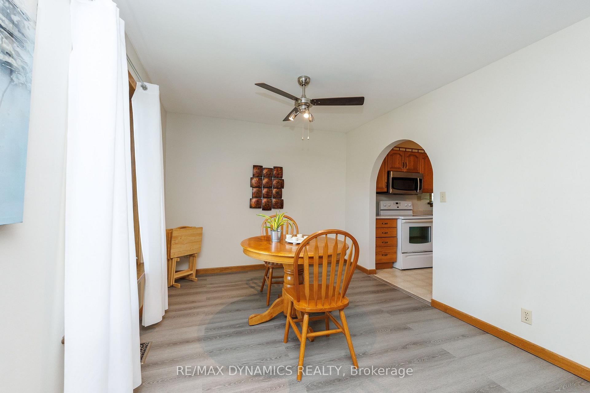 Photo 11 of 7701 Badger Road, Niagara Falls, West Wood — HOMEH