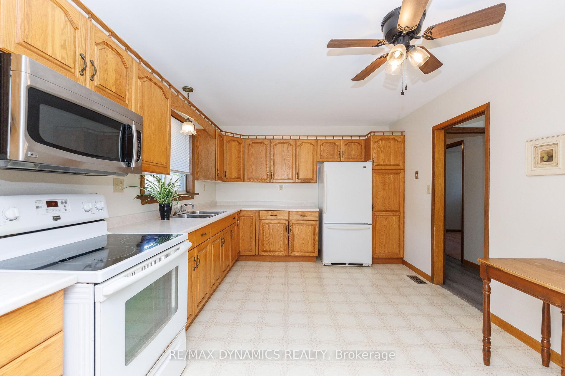 Photo 13 of 7701 Badger Road, Niagara Falls, West Wood — HOMEH