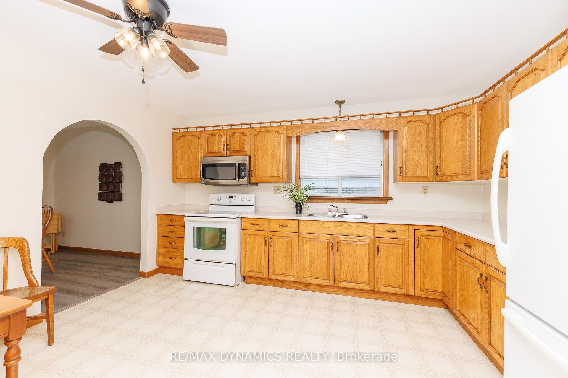 Photo 14 of 7701 Badger Road, Niagara Falls, West Wood — HOMEH