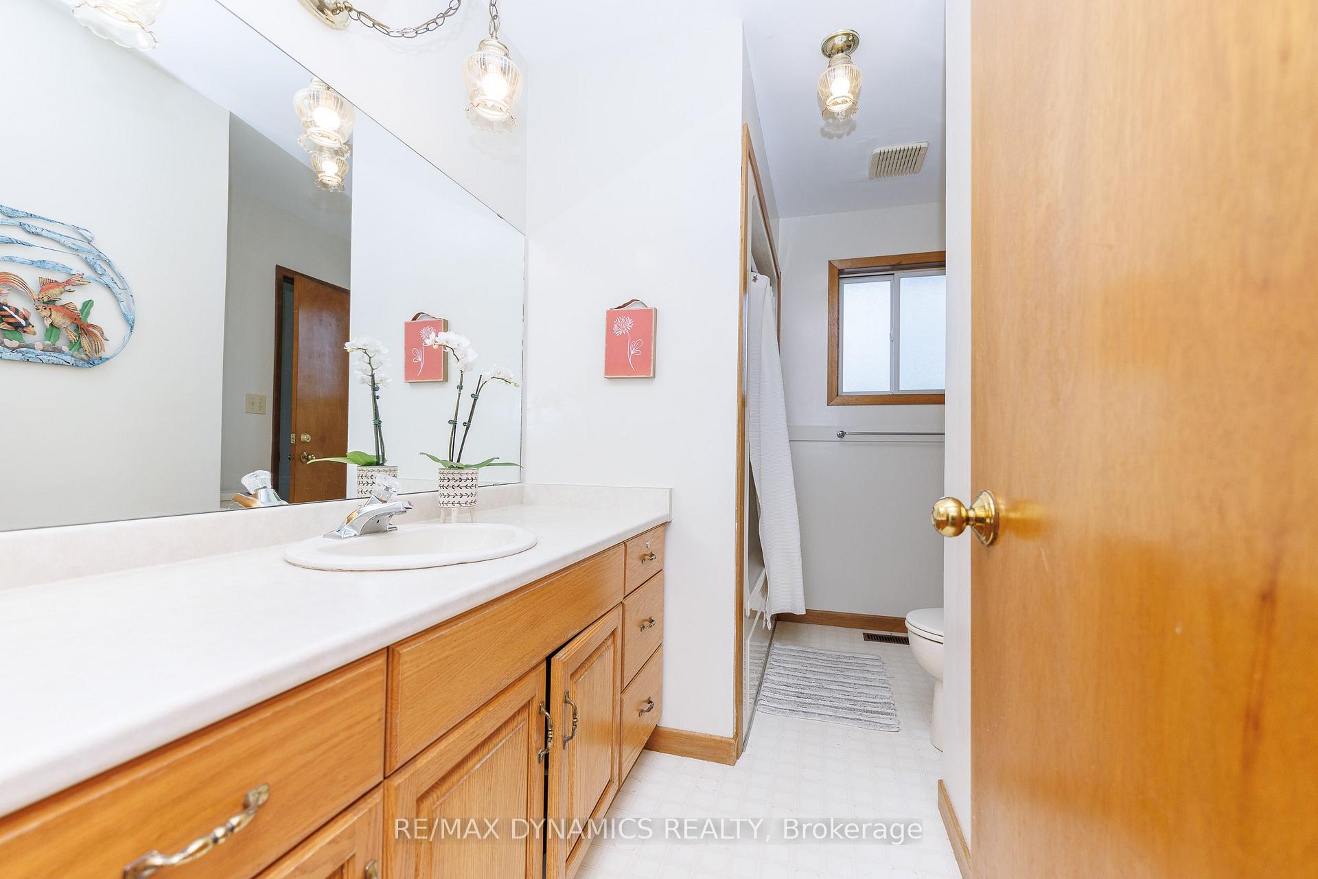 Photo 16 of 7701 Badger Road, Niagara Falls, West Wood — HOMEH