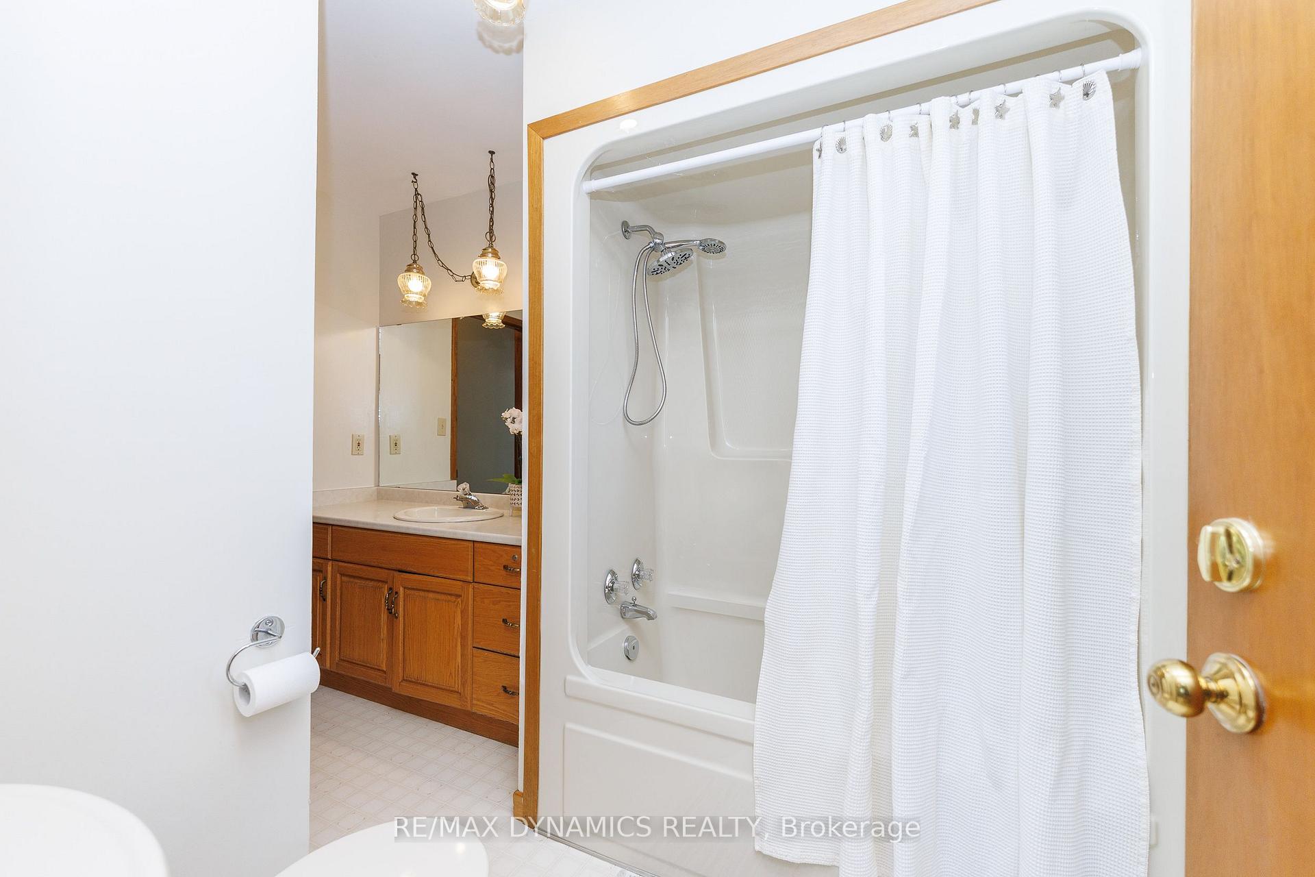 Photo 17 of 7701 Badger Road, Niagara Falls, West Wood — HOMEH