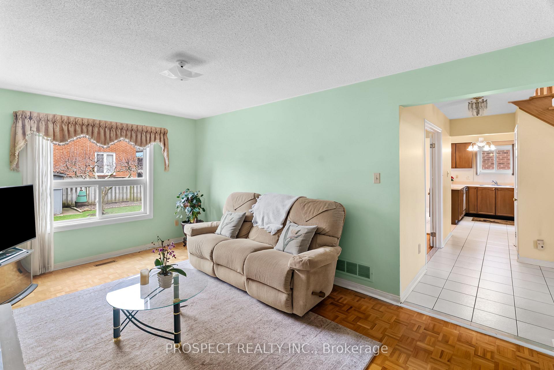 Photo 10 of 9 Wheatley Road, Vaughan, Maple — HOMEH
