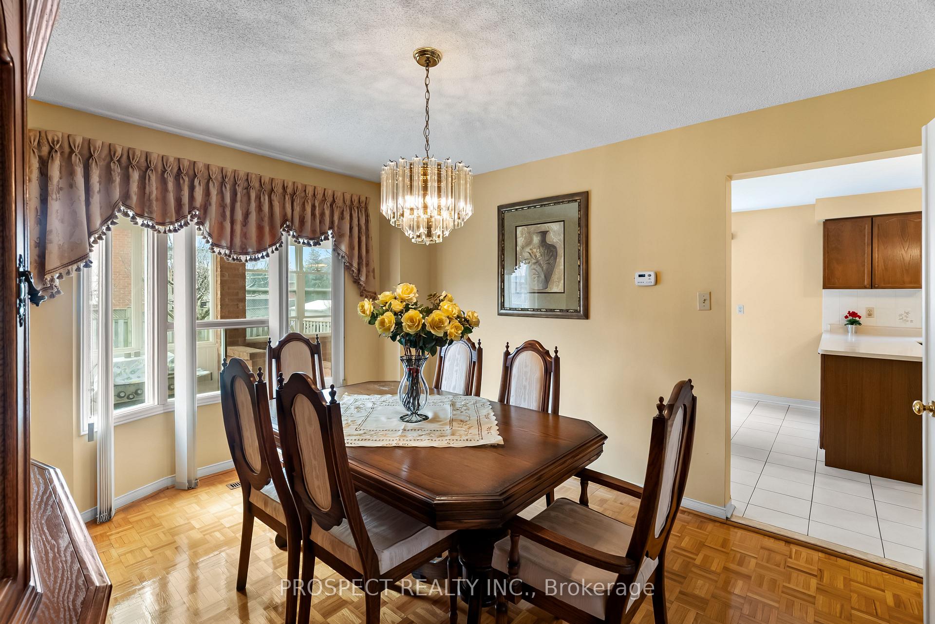 Photo 11 of 9 Wheatley Road, Vaughan, Maple — HOMEH