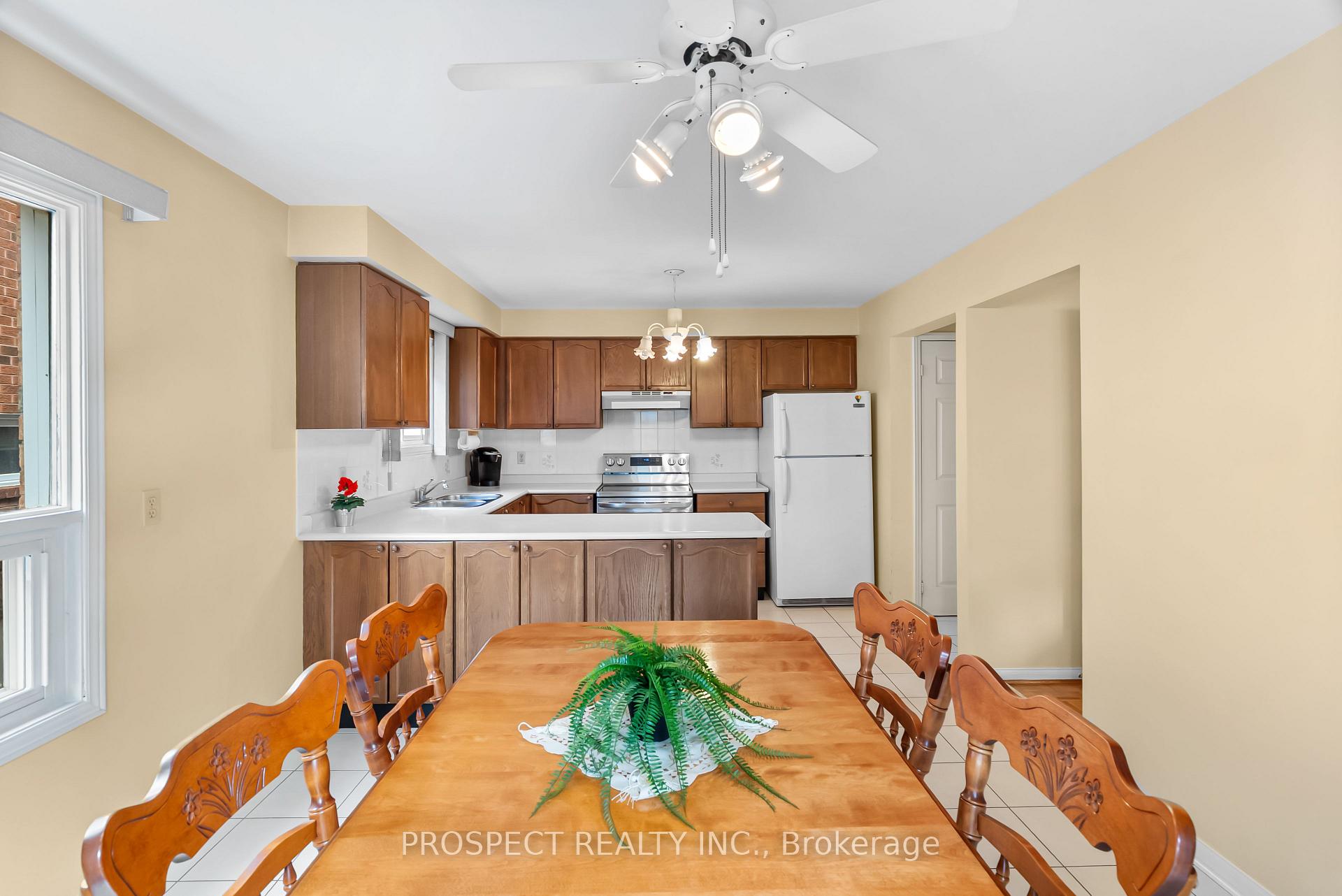 Photo 14 of 9 Wheatley Road, Vaughan, Maple — HOMEH