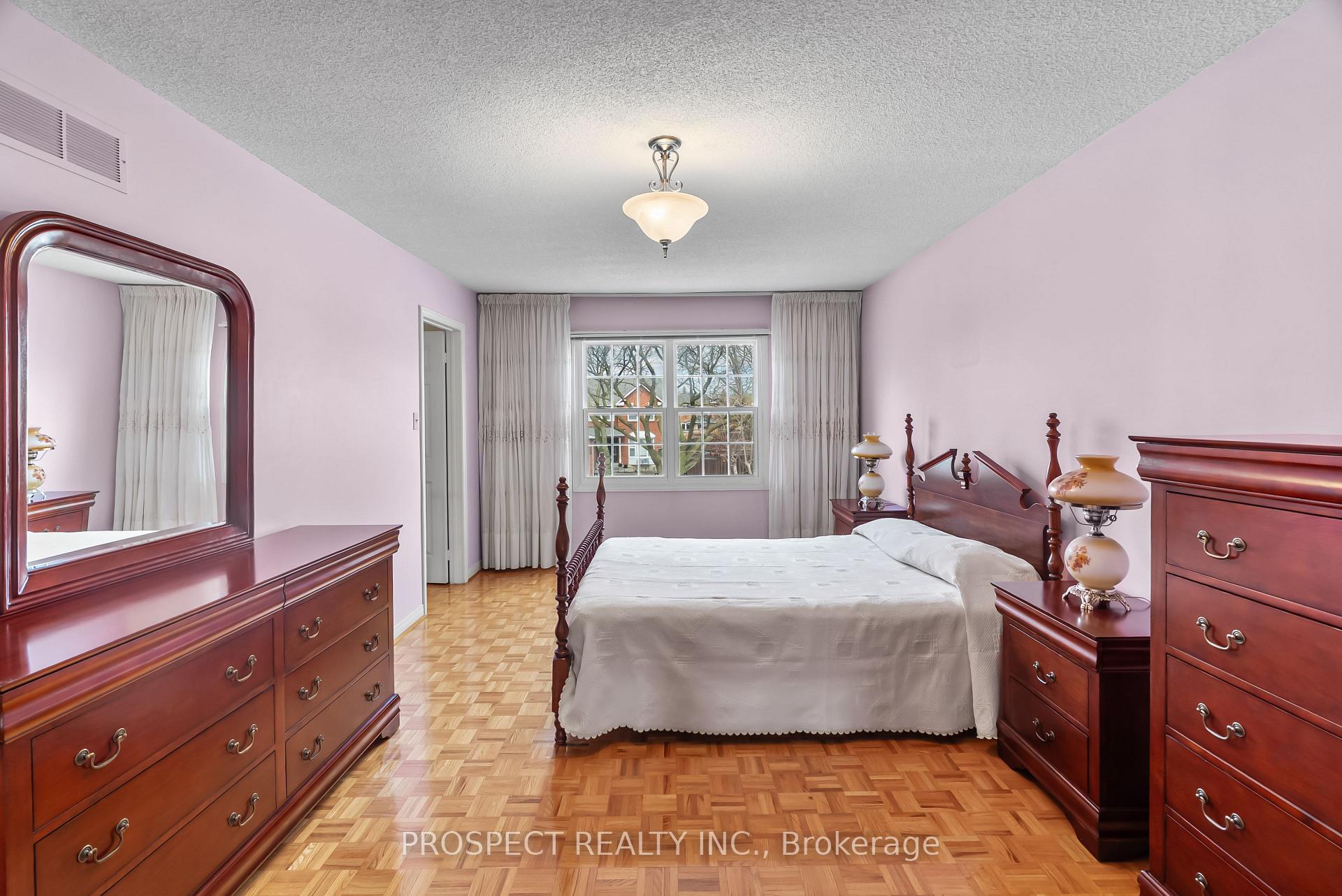 Photo 18 of 9 Wheatley Road, Vaughan, Maple — HOMEH